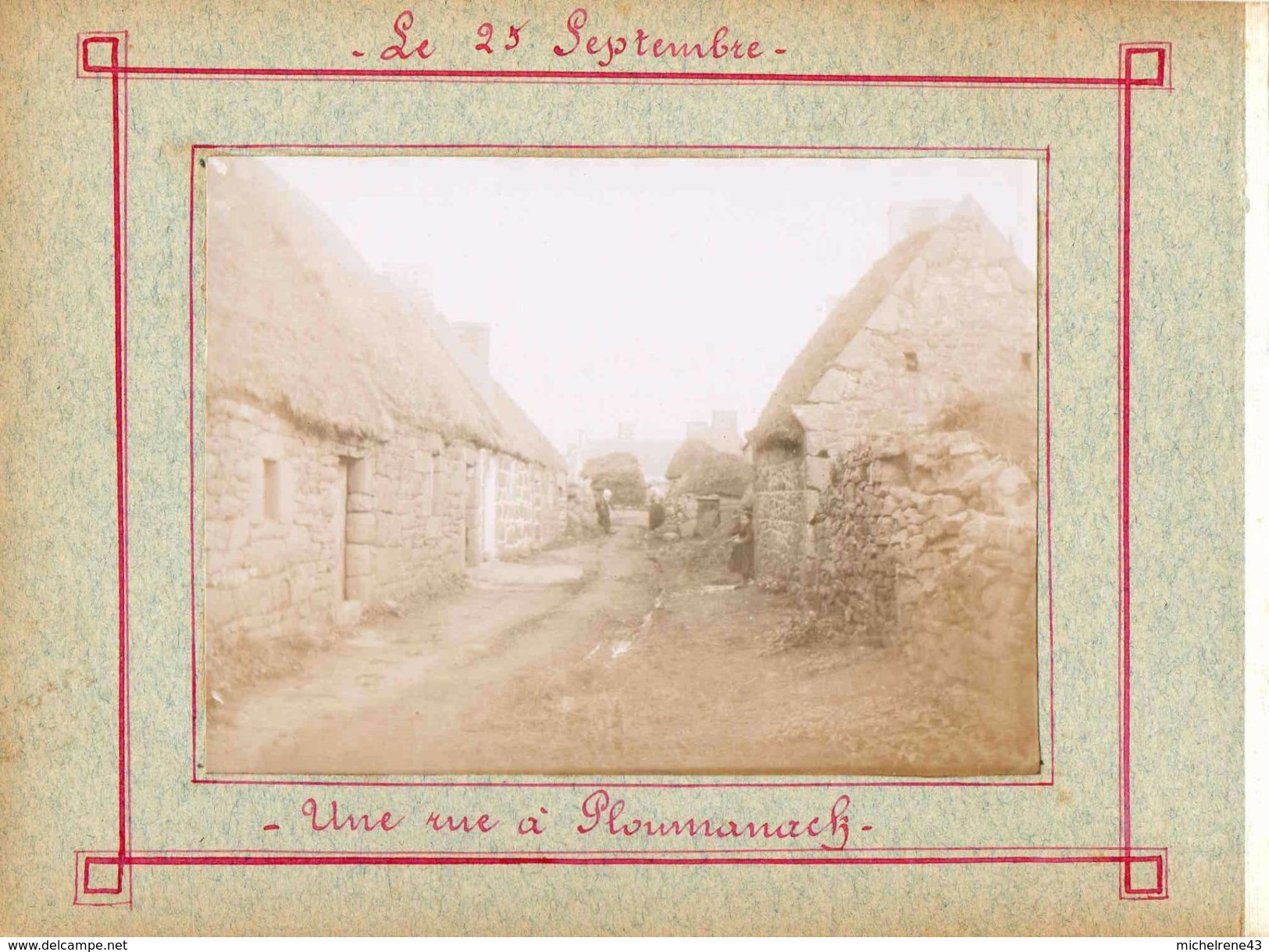 22 COTES D' ARMOR -  Photo Originale 1898  - Une Rue à Ploumanac 'h ,Porche De L Eglise De Guimilliau - Ploumanac'h