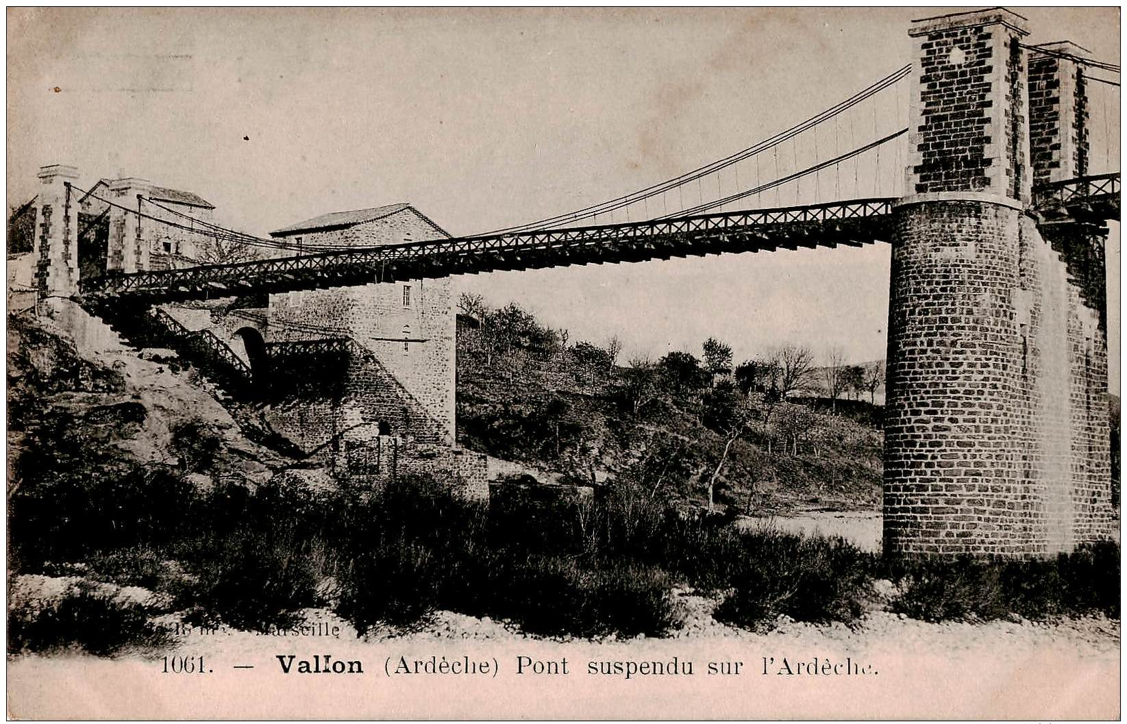 CPA Le Pont Suspendu Sur L' Ardèche, Vallon Code Postal 07150 France - Vallon Pont D'Arc