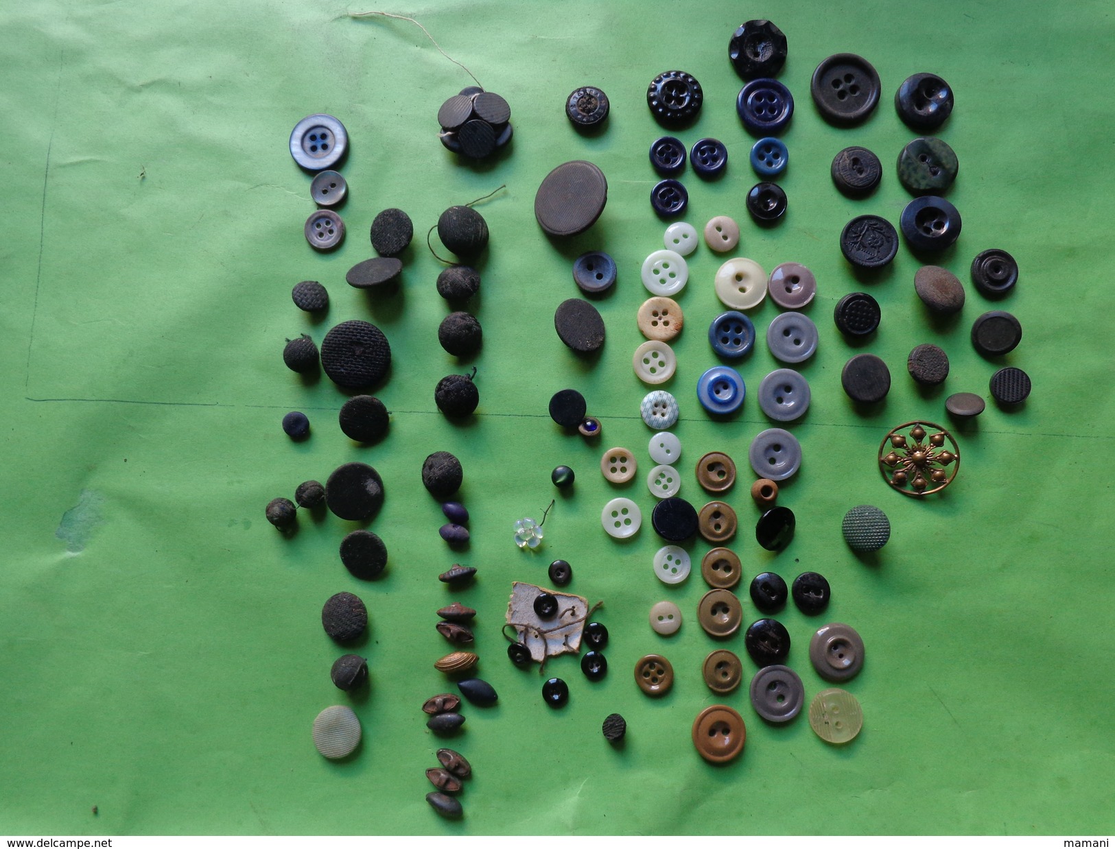 Lot De + De  Boutons Anciens Verre -nacre-jais -filigramme -jais Monte Sur Cuivre Etc... Pour Restauration Vetements - Boutons