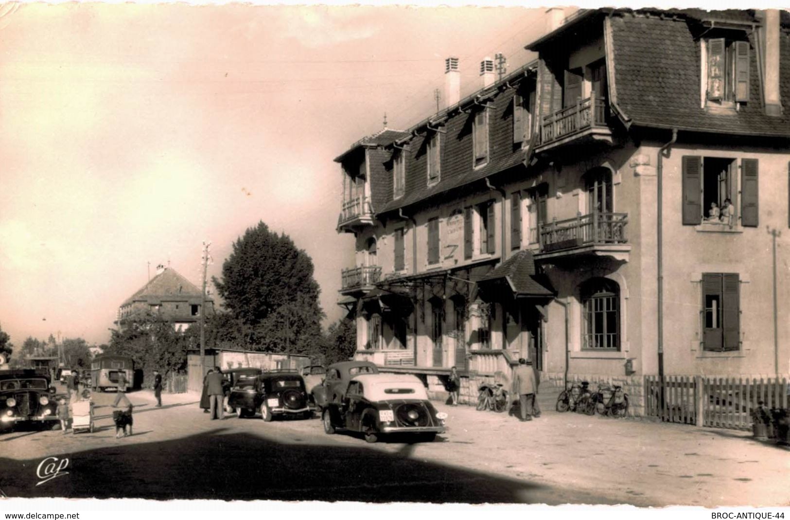 CPA N°568 - SAINT JULIEN EN GENEVOIS - LA DOUANE FRANCAISE + JOLIES VOITURES - Customs