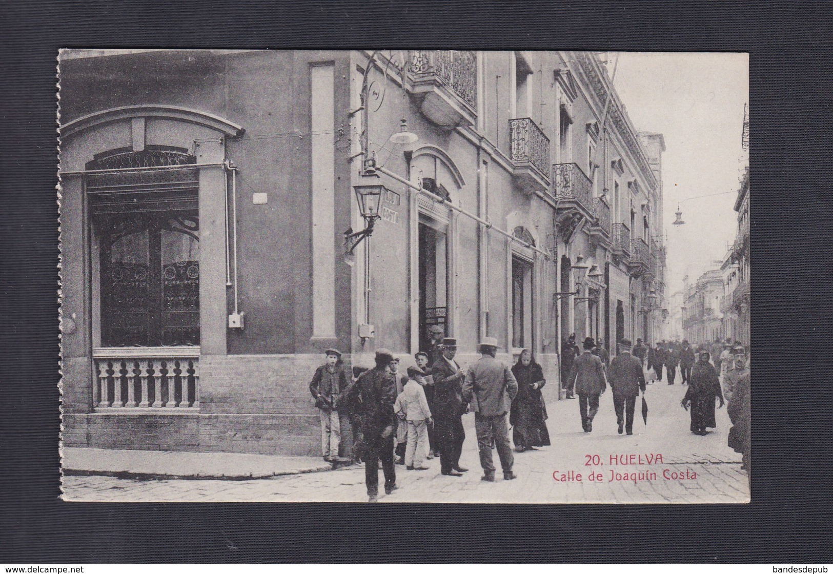 Espagne Huelva Calle De Joaquin Costa ( Animée Papeleria Inglesia) - Huelva