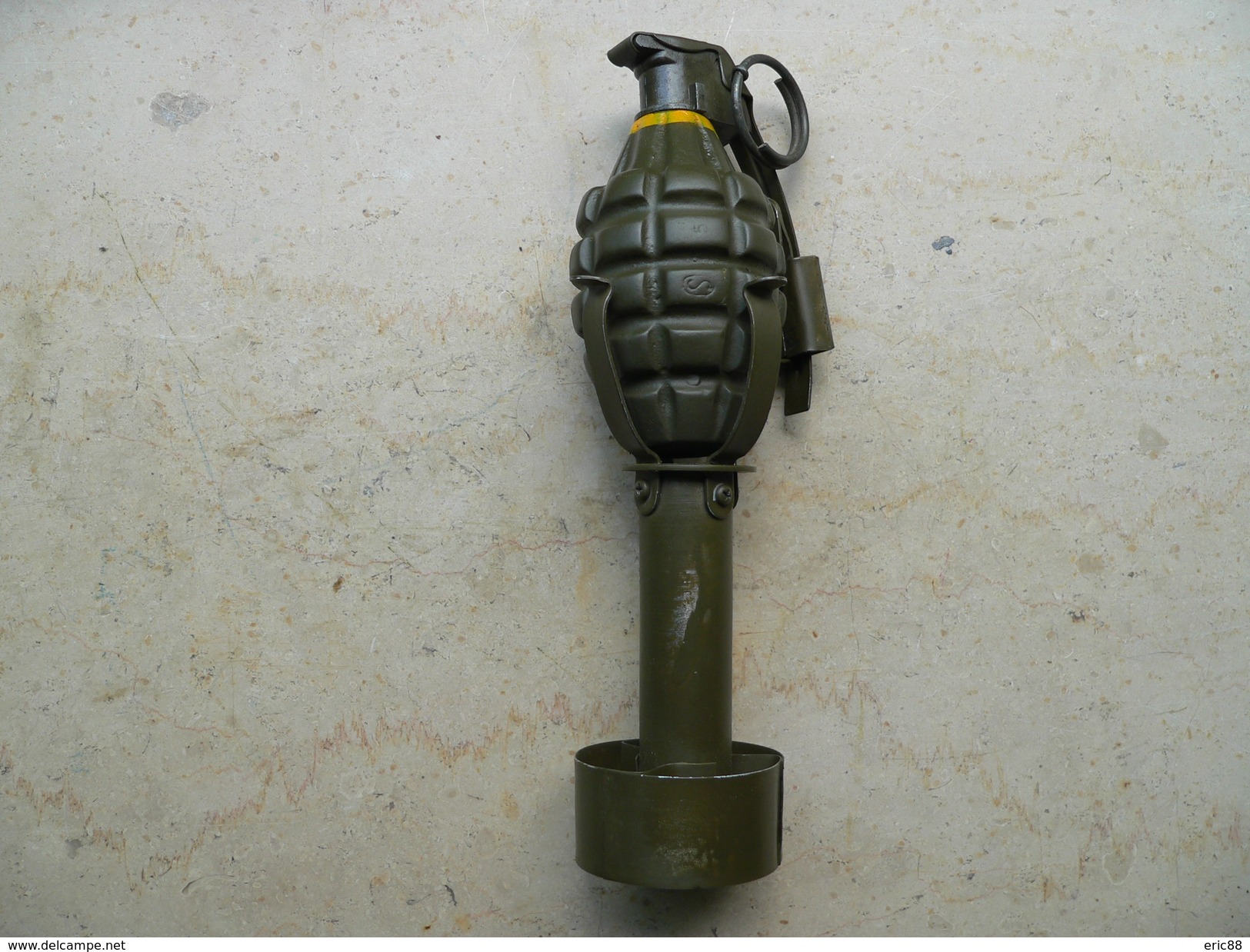 Grenade US Mk2 Neutralisée Avec Adaptateur - Armes Neutralisées
