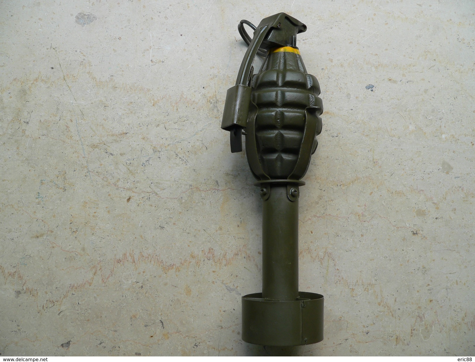 Grenade US Mk2 Neutralisée Avec Adaptateur - Armes Neutralisées