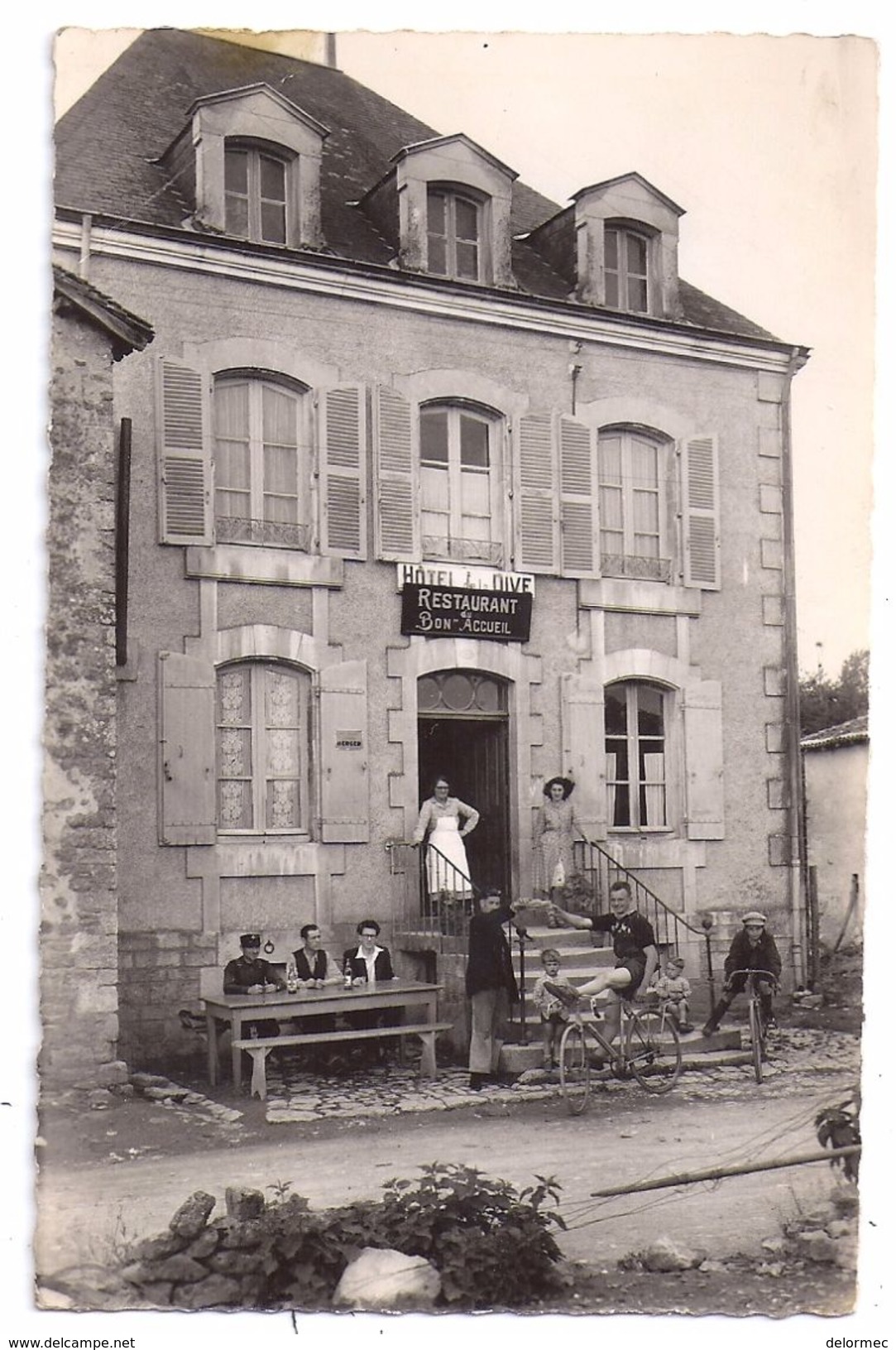 CPSM Photo Voulon Vienne 86 Hôtel Restaurant De La Dive Au Bon Accueil Animée Cyclistes éd Vivonne - Autres & Non Classés