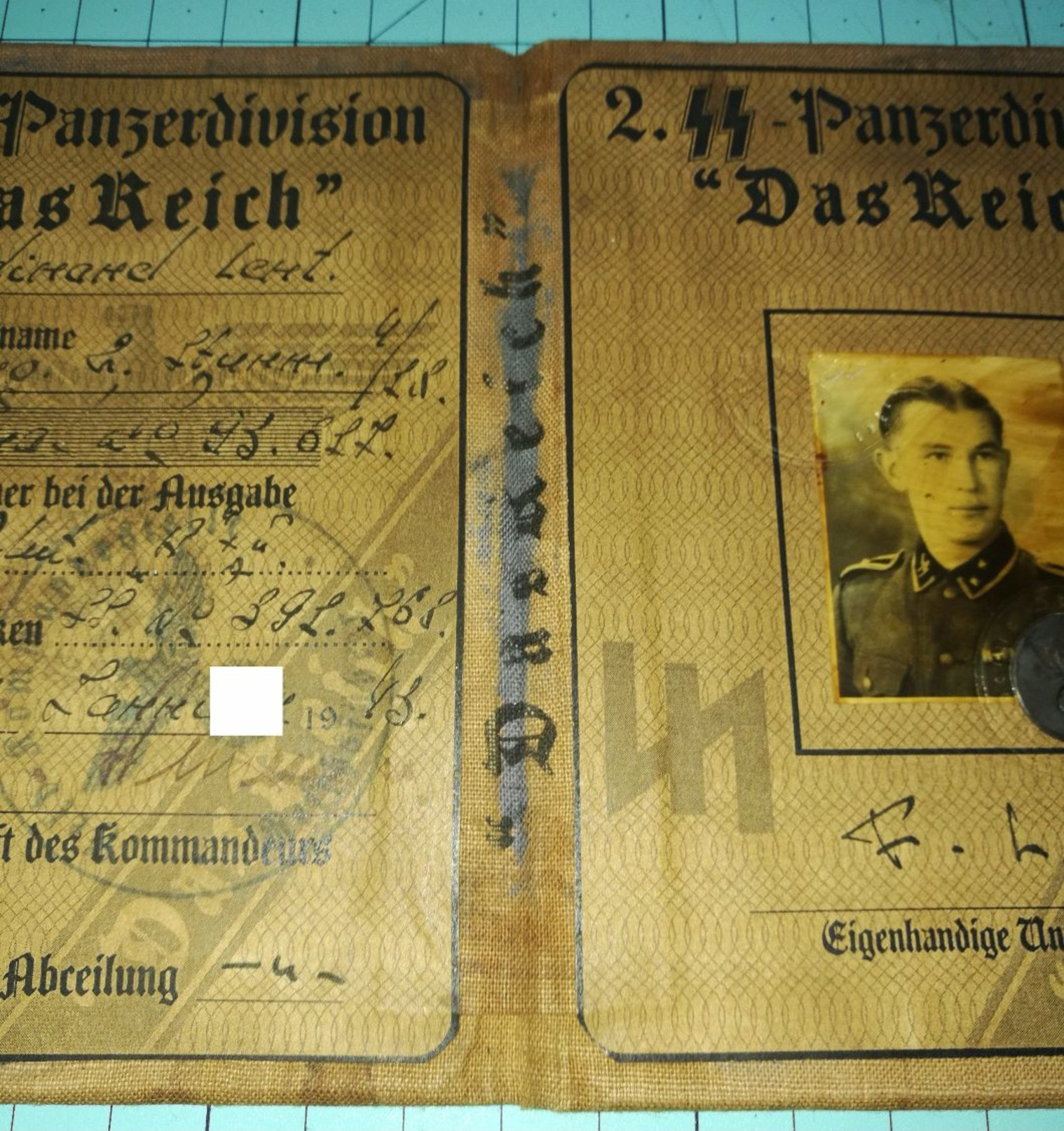 WW2 German, Nazi, 2. SS Panzerdivision Panzergrenadier Das Reich  ID, Document Ausweis, Not Original (?) - 1939-45