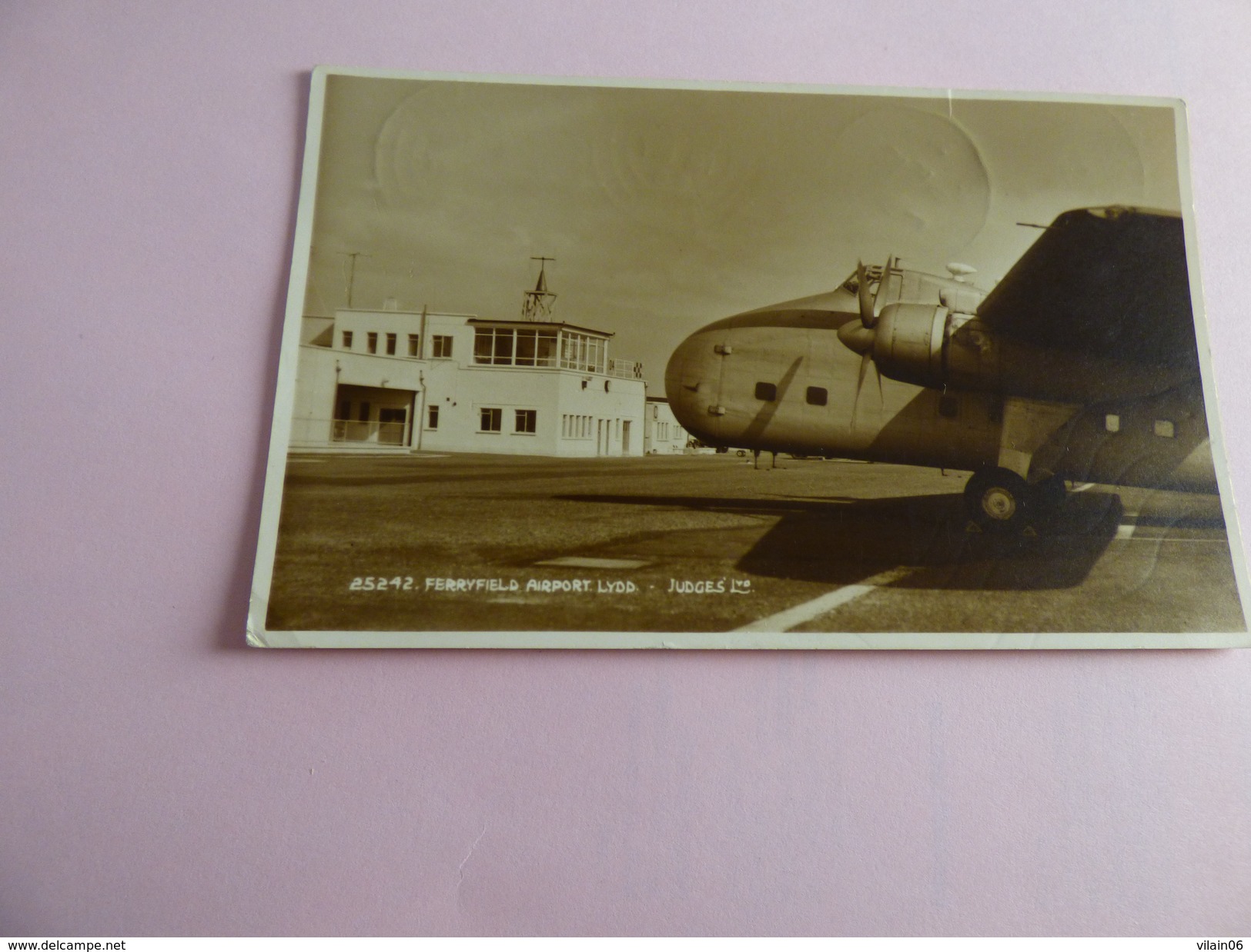 AIRPORT / FLUGHAFEN / AEROPORT      FERRYFIELD / LYDD  BRISTOL FREIGHTER - Aerodrome