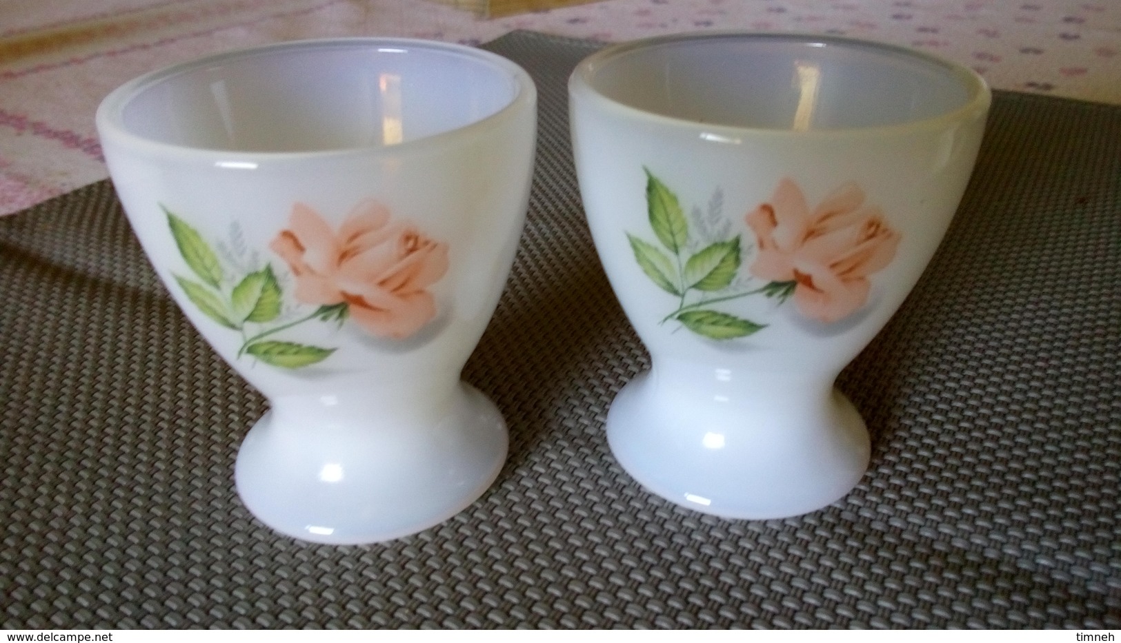 LOT de 4 COQUETIERS en VERRE OPALINE - décor de fleur ROSE - 5cm