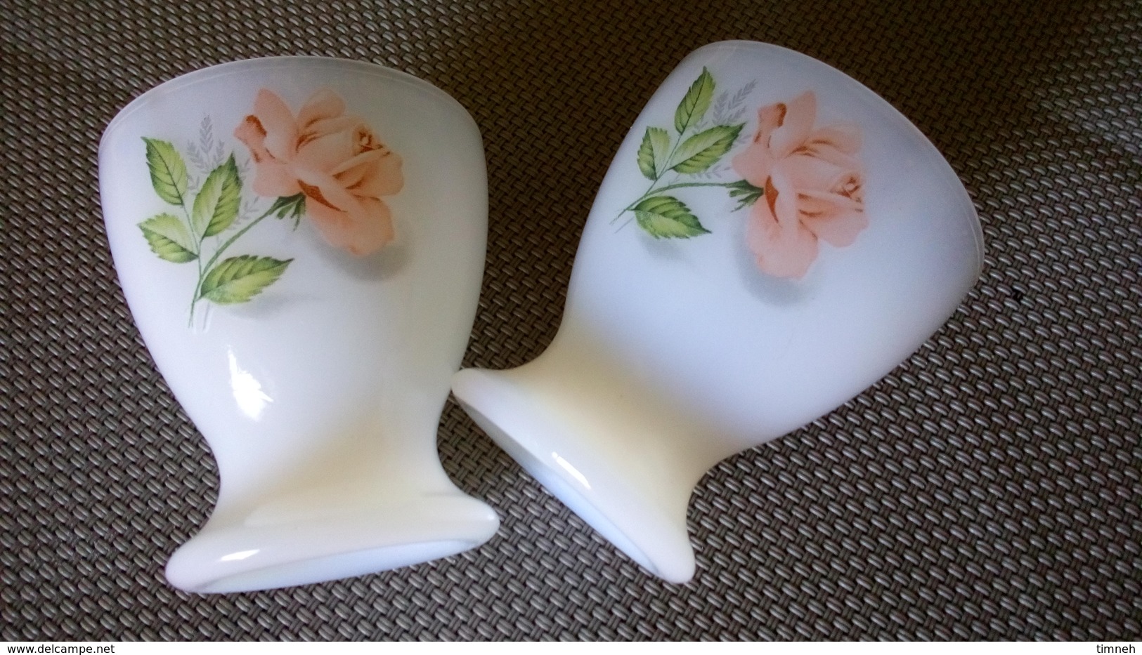 LOT de 4 COQUETIERS en VERRE OPALINE - décor de fleur ROSE - 5cm