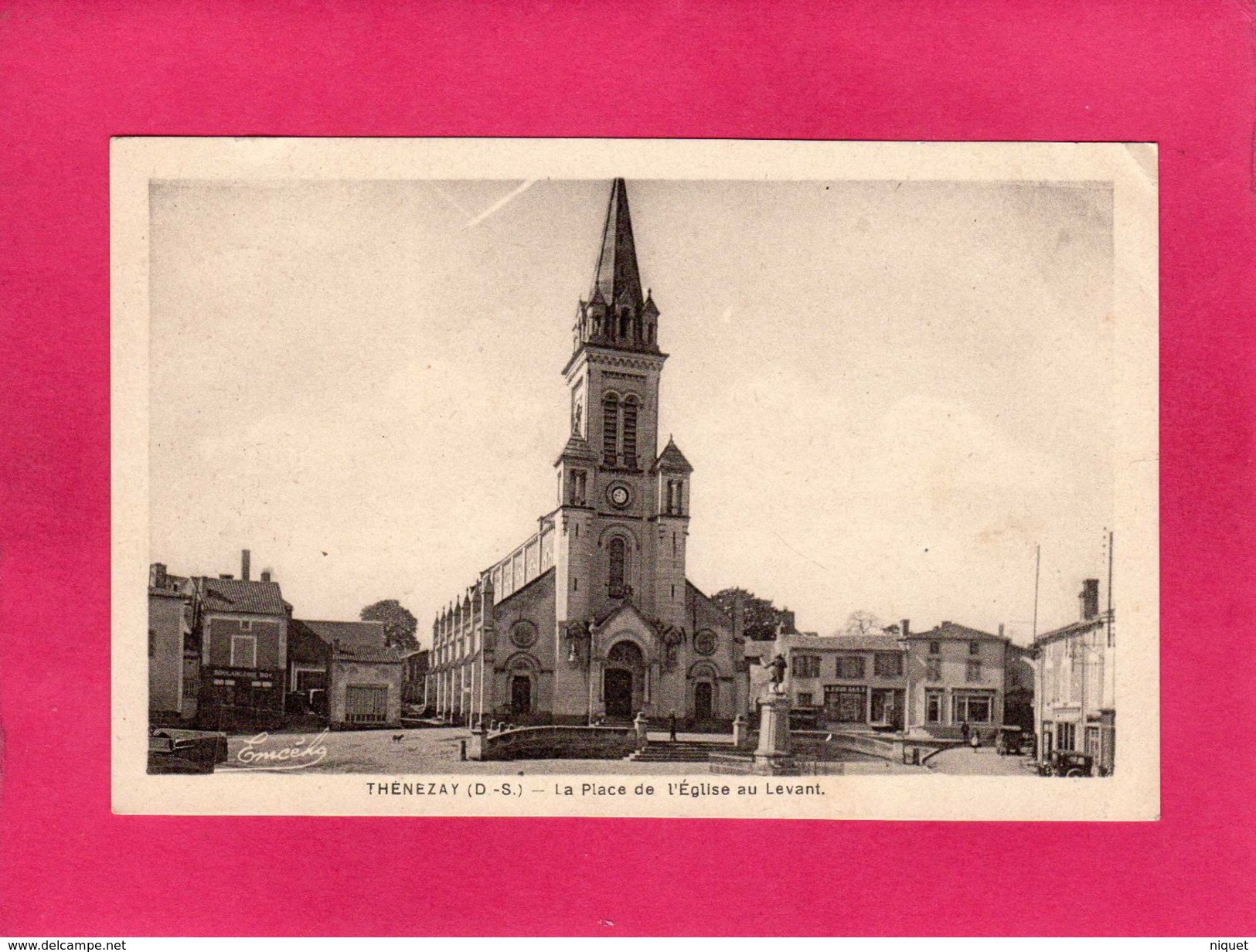 79 DEUX-SEVRES, THENEZAY, La Place De L'Eglise Au Levant, (M. Chrétien) - Thenezay