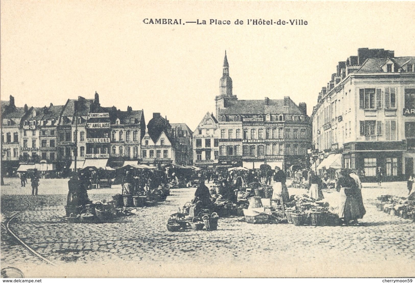 CPA CAMBRAI - LA PLACE DE L'HOTEL DE VILLE - Cambrai