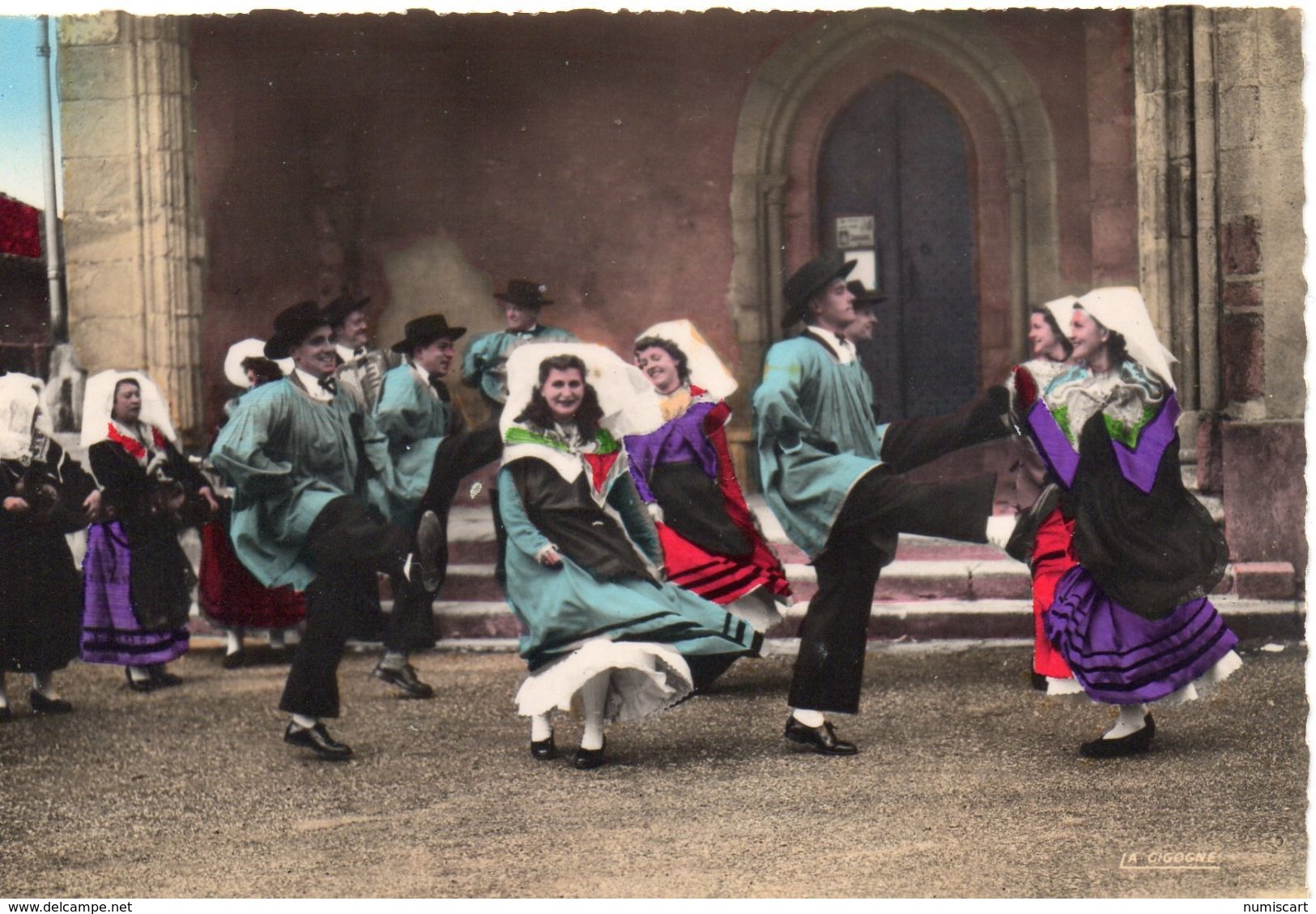 Le Limousin Animée Danses Limousines "Lou Manugué" Folklore Us Et Coutumes Coiffes - Autres & Non Classés