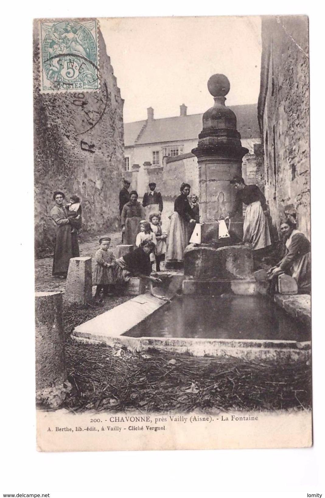 02 Chavonne Près Vailly La Fontaine Cpa Animée Lavoir Lavandiere Cachet 1906 Edit Berthe , Voir état Ci Dessous - Autres & Non Classés