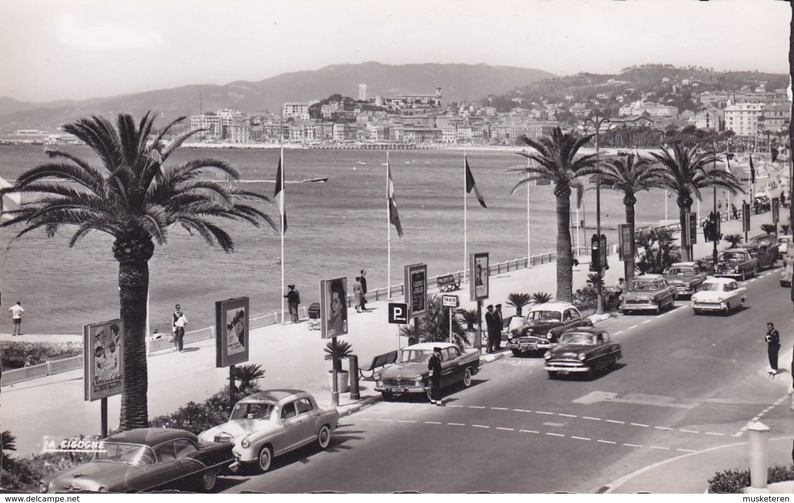 France CPA Cannes Alpes Maritimes - La Croisette Et Le Suquet Old Cars Autos Echte Real Photo Véritable (2 Scans) - Cannes