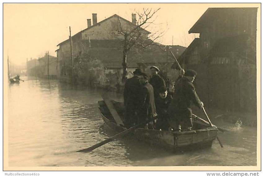 69 - 250617 - PHOTO Novembre 1944 - SAINT FONS - Crue Du Rhône - Rue Du Port Passeur Barque Maison - Autres & Non Classés