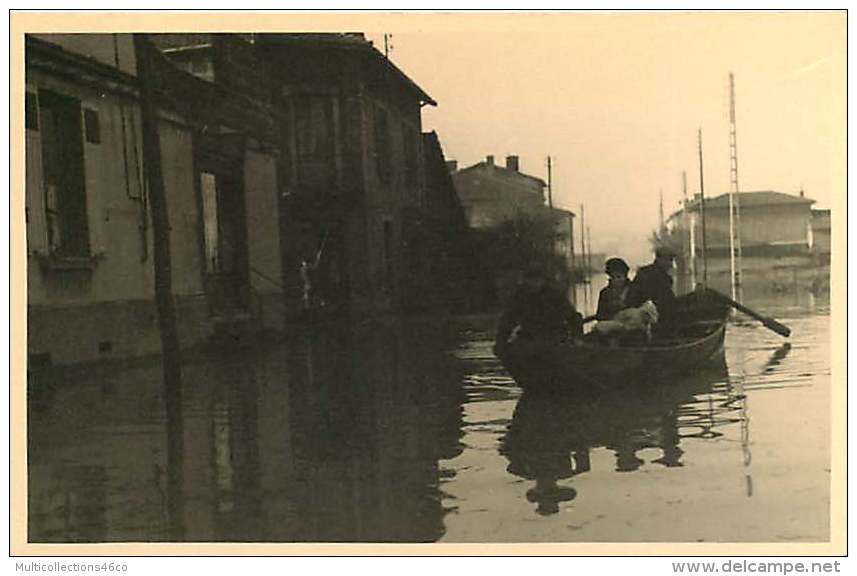 69 - 250617 - PHOTO Novembre 1944 - SAINT FONS - Crue Du Rhône - Rue Du Port - Passeur Barque Maison - Autres & Non Classés