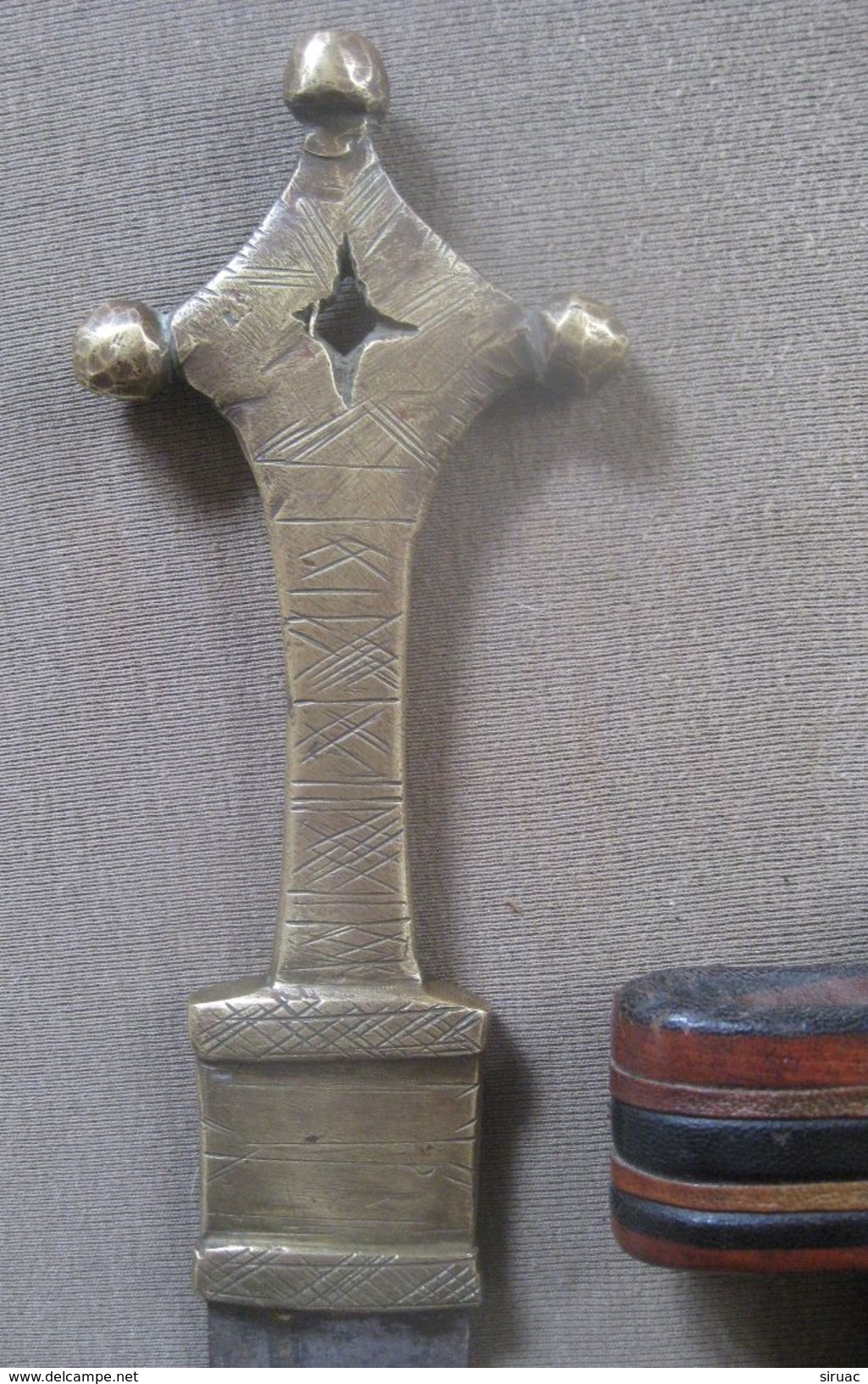 ANCIEN COUTEAU ETHNIQUE POIGNARD DE BRAS  TOUAREG HOGGAR AFRIQUE - Armas Blancas