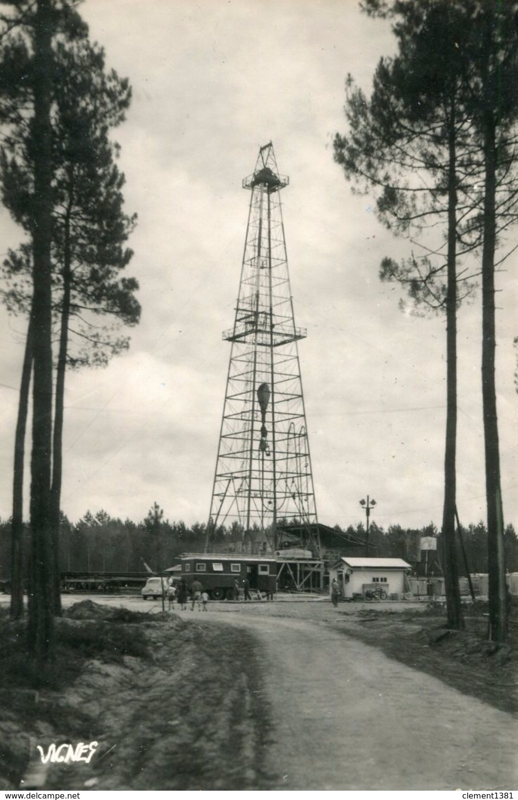 Parentis Un Derrick En Foret Ici Coulera L'or Noir Circulee En 1956 - Autres & Non Classés