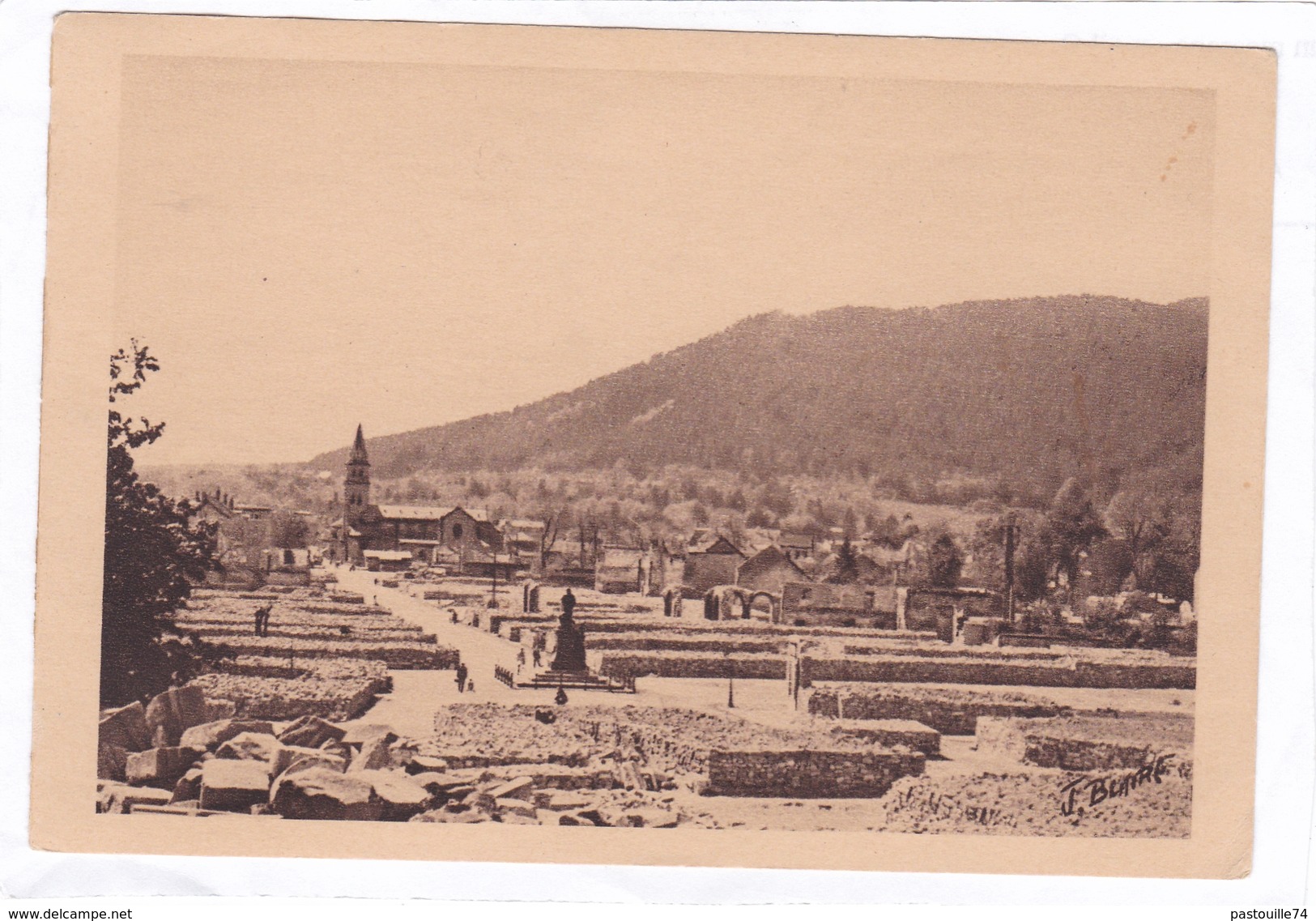 SAINT-DIE (Vosges)  -  1947     28.  -  De  La  Cathédrale  Au  Grand  Pont (Format : 16 Cm. X 11 Cm.) - Saint Die