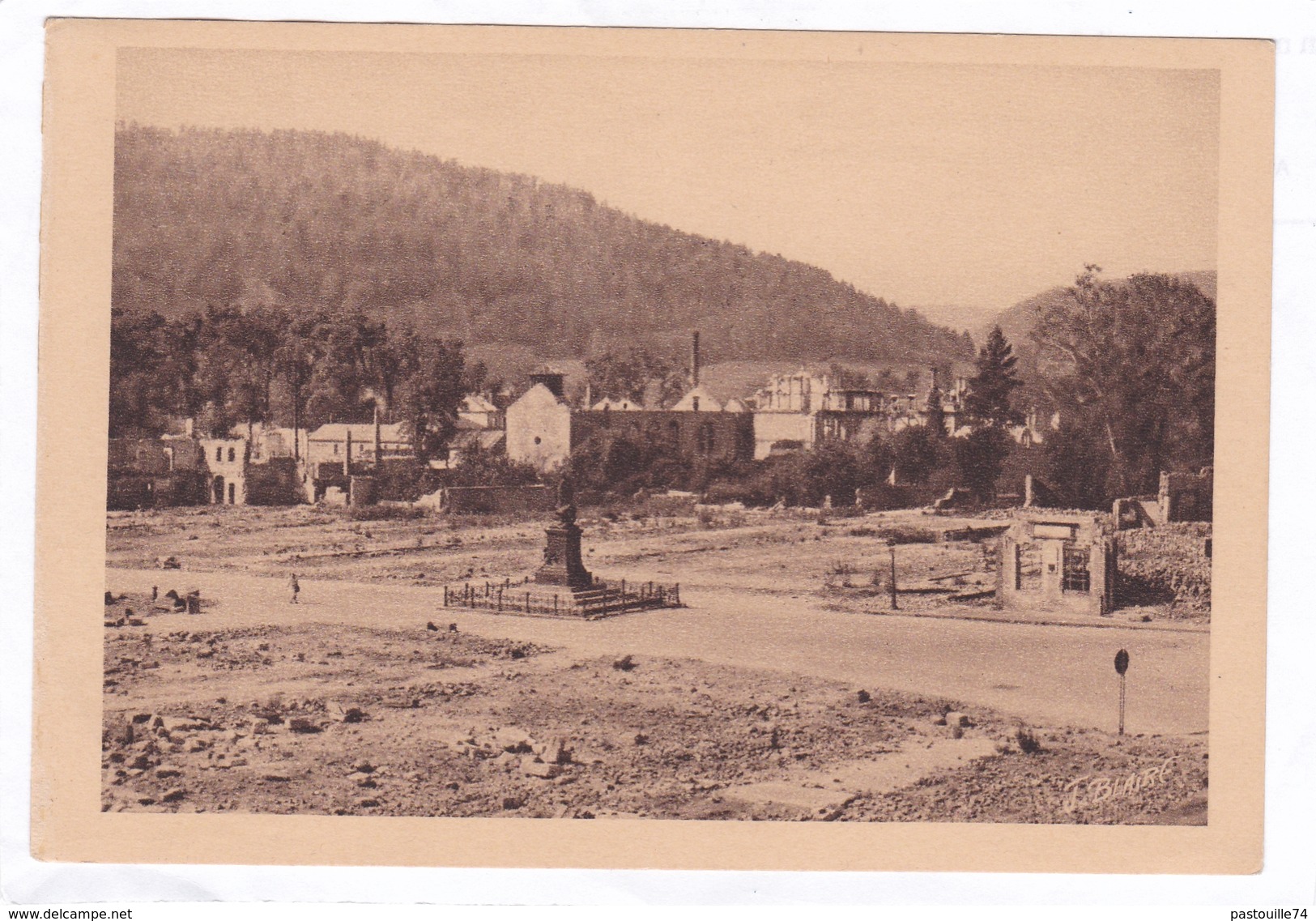 SAINT-DIE (Vosges)  -  1947     25  -  La  Place  Jules-Ferry  (Format : 16 Cm. X 11 Cm.) - Saint Die