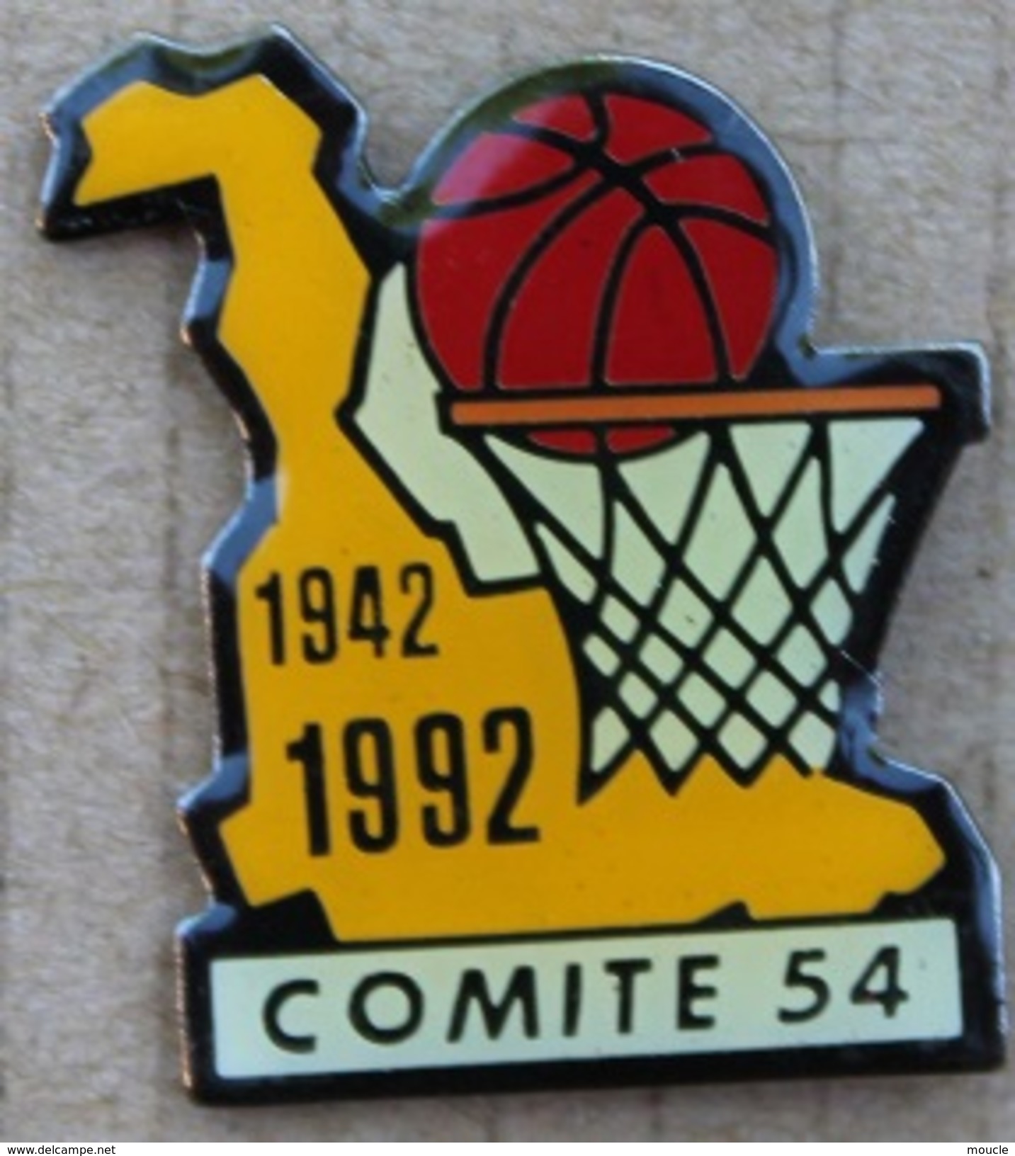 BASKETBALL - PANIER - BALLON - 50 ANS COMITE 54 - 1942 / 1992 - DEPARTEMENT FRANCAIS - FRANCE -                  (JAUNE) - Basketbal