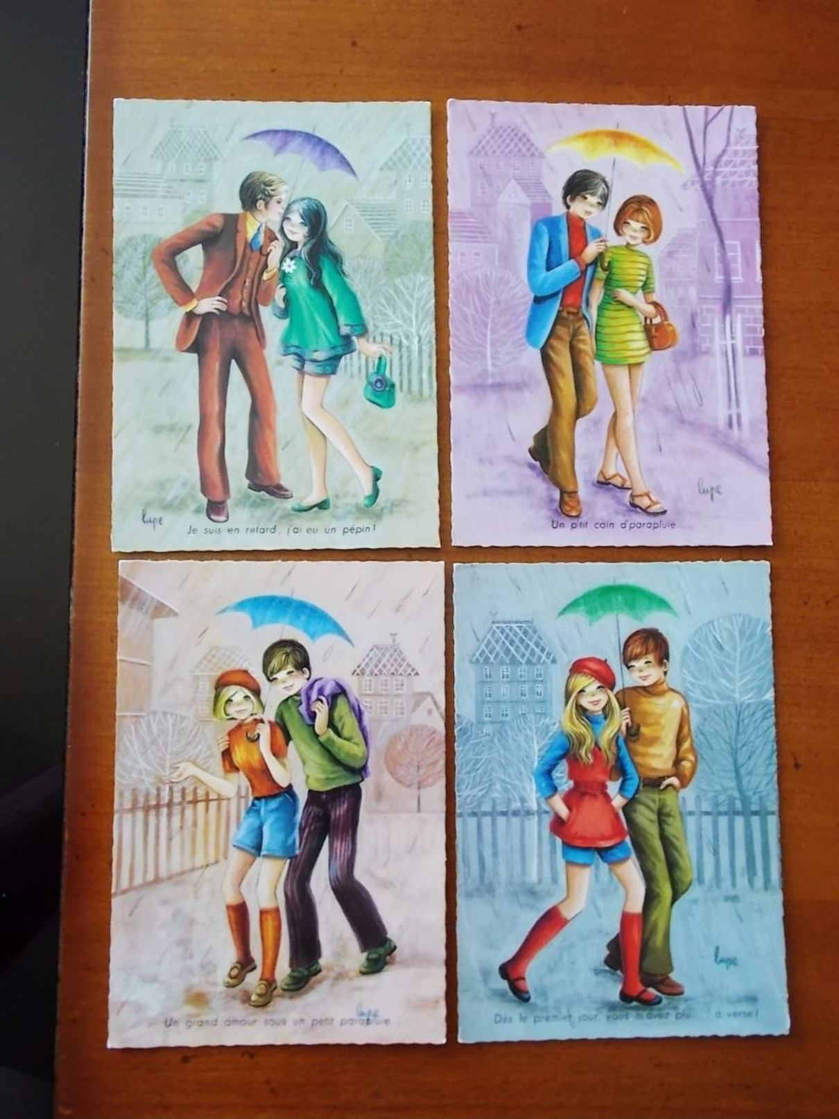 LOT DE 4 CARTES POSTALES NEUVES . COUPLES SOUS LA PLUIE . PARAPLUIES . ILLUSTRATEUR LUPE - Other & Unclassified