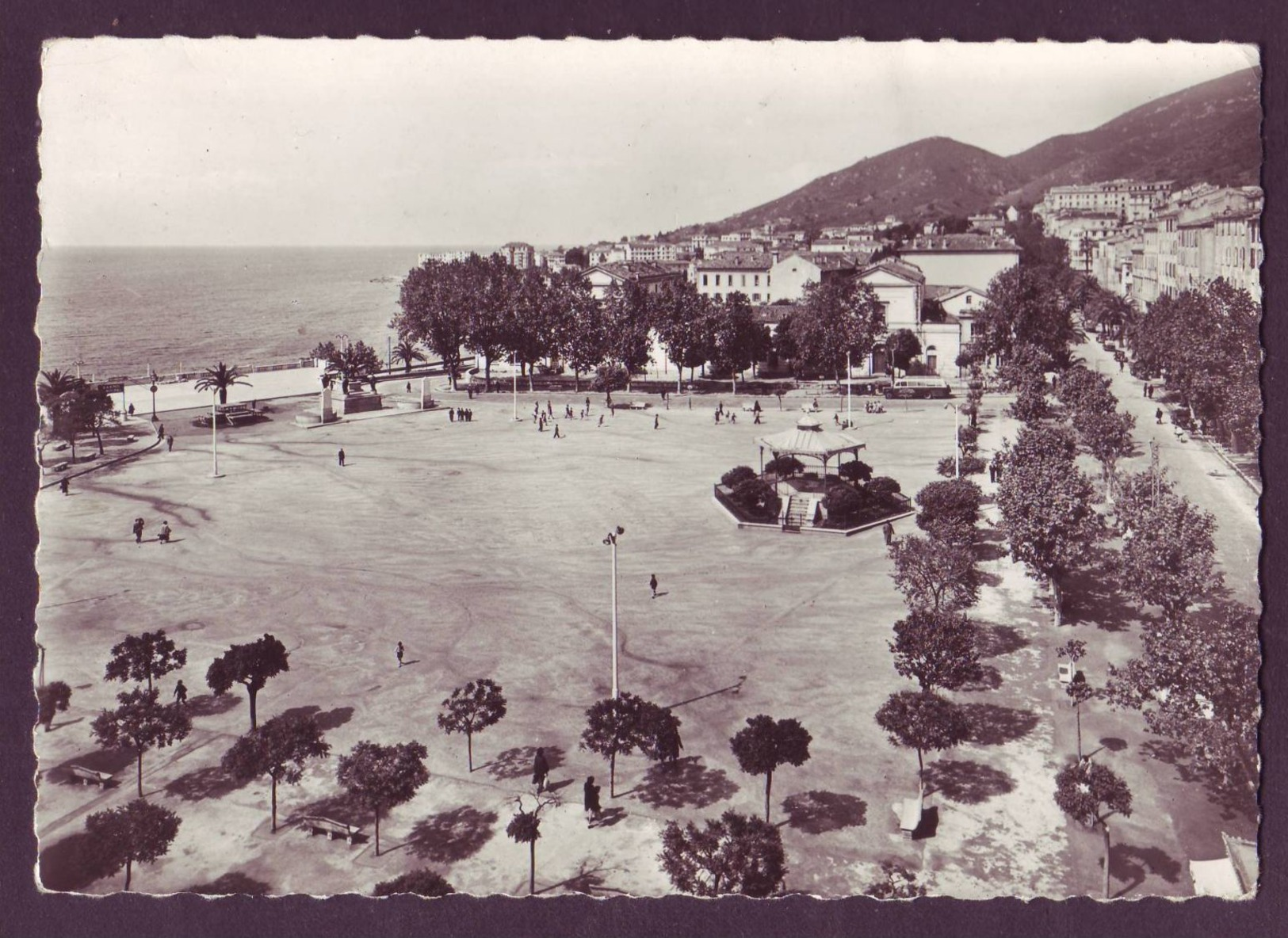 Ajaccio - Place Du Diamant Et Le Cours Grandval ( 2 Scans ) - Ajaccio