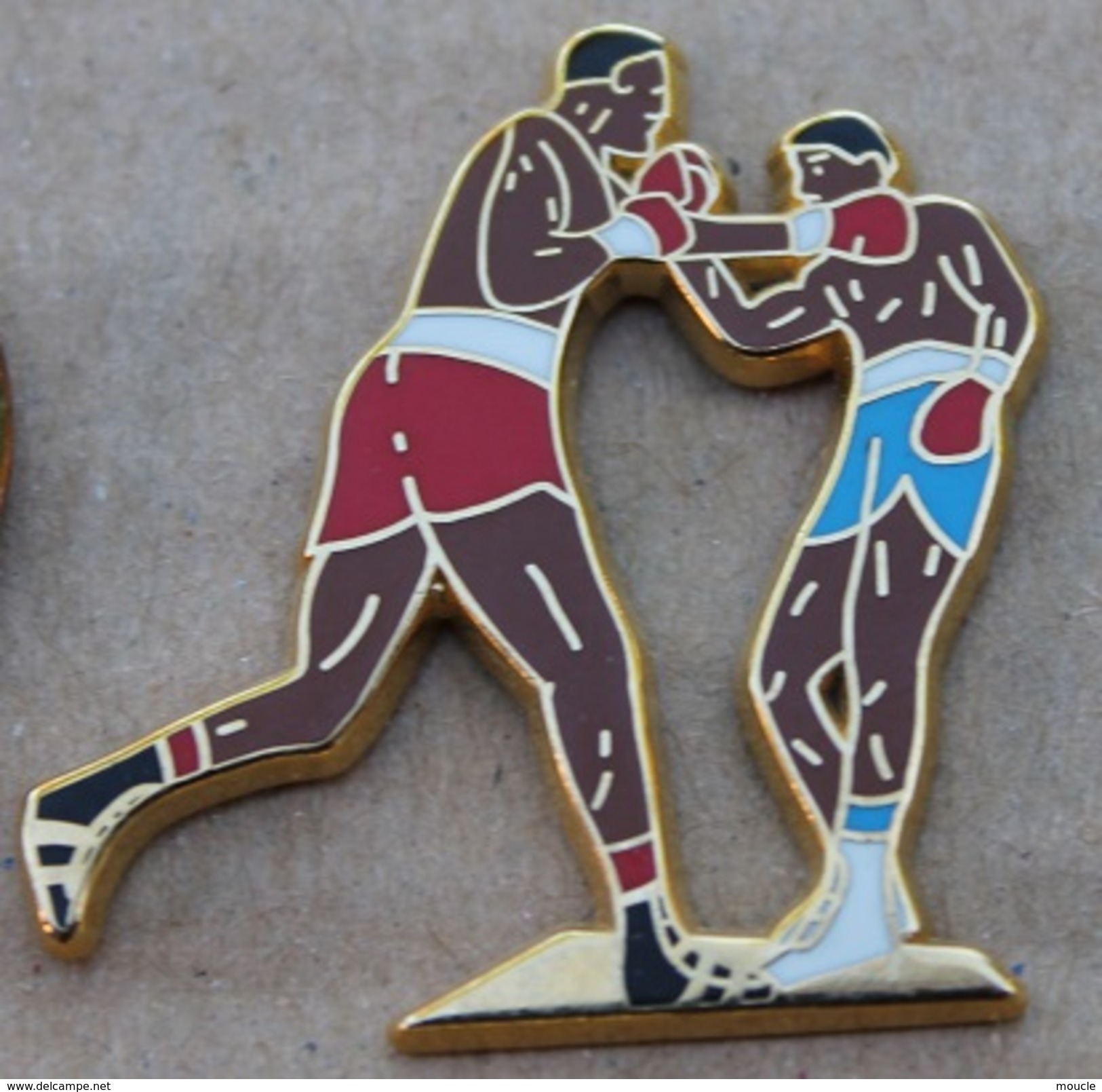 BOXEURS -COMBAT - GANTS ROUGE - ARTHUS BERTRAND - SHORTS ROUGE ET BLEU -      (JAUNE) - Boxing