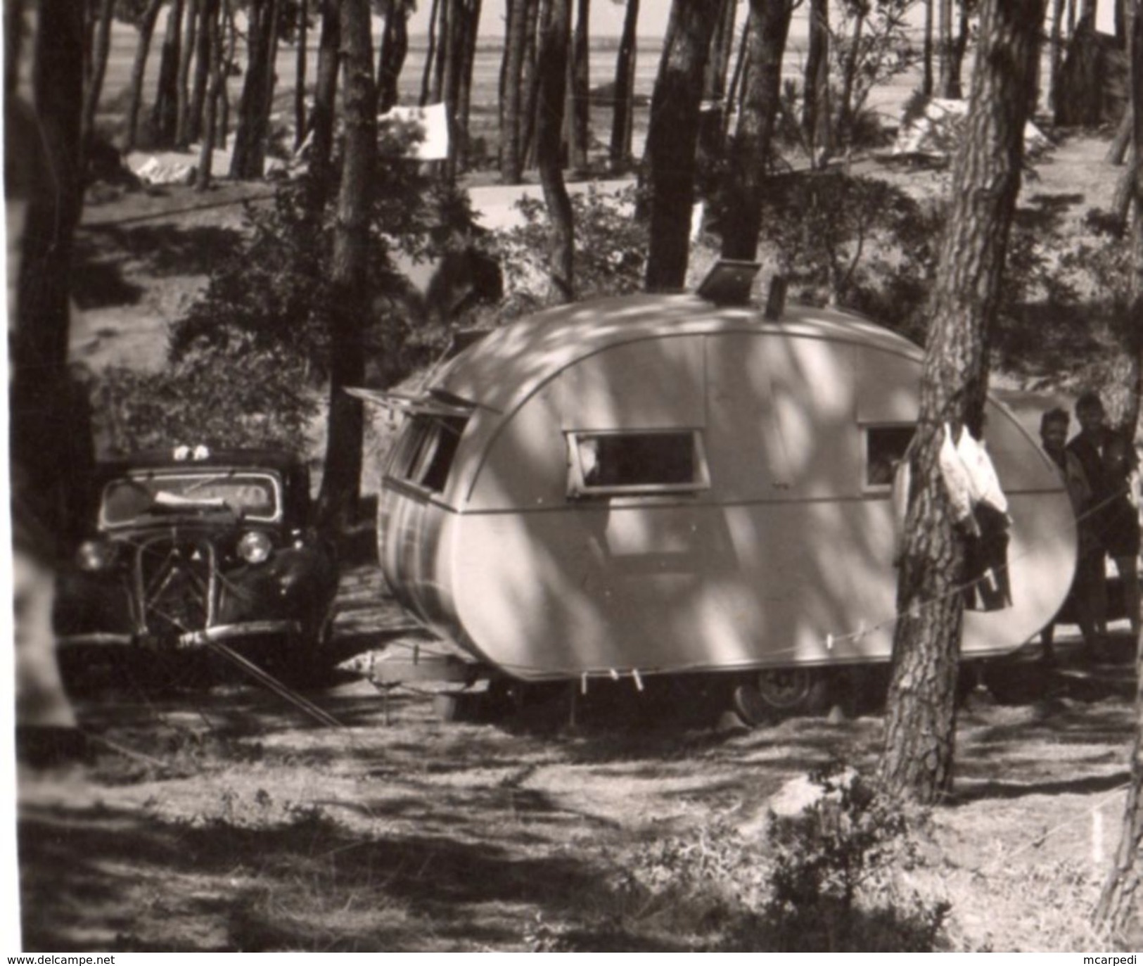 < Automobile Auto Voiture Car >> Citroen Traction Avant, Caravane, Camping La Tranche Sur Mer - Toerisme