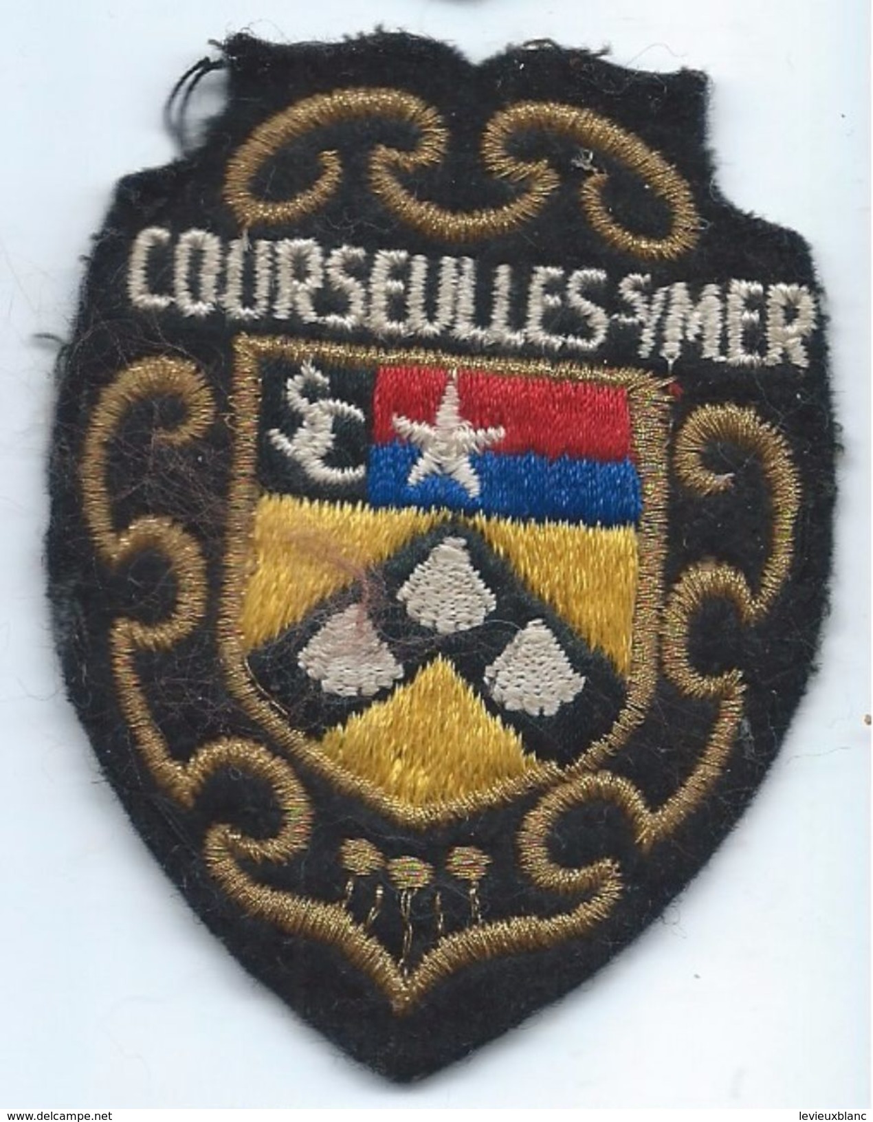 Écusson Tissu à Coudre Ancien/ Armoiries De Ville/Courseulles Sur Mer / Calvados  /années 60-70               ET153 - Patches