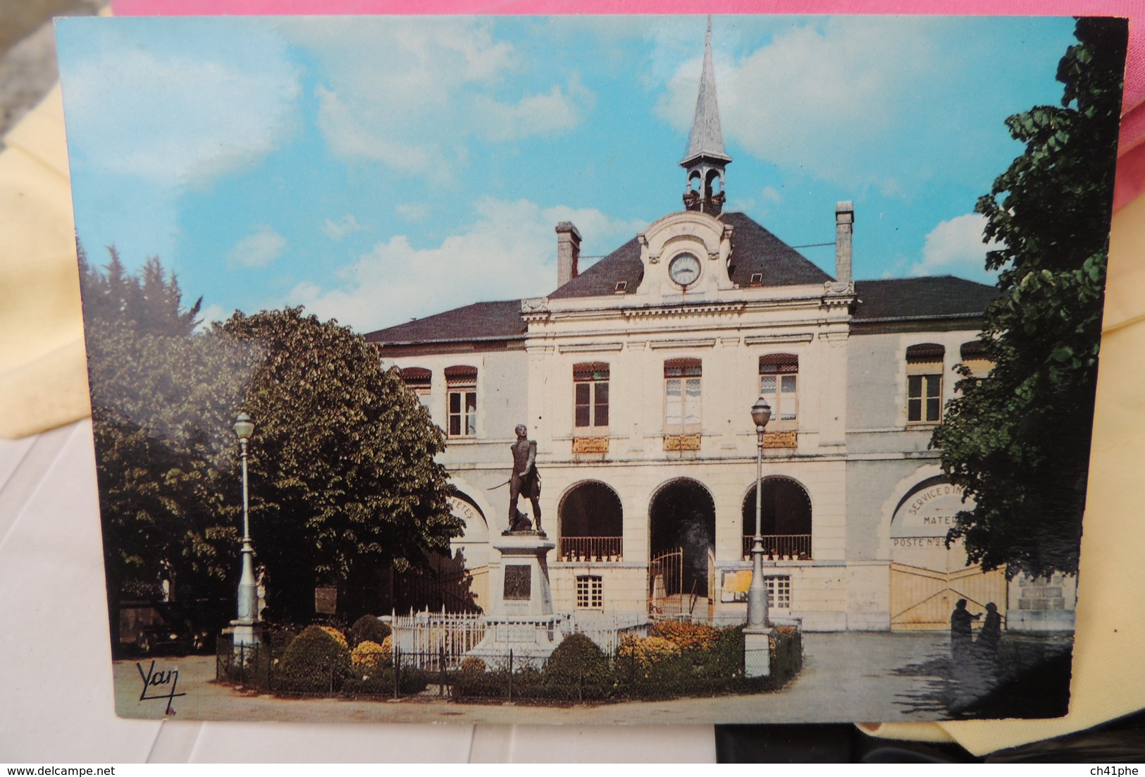 PONTACQ LA MAIRIE ET LA STATUE DU GENERAL BARBANEGRE - Pontacq