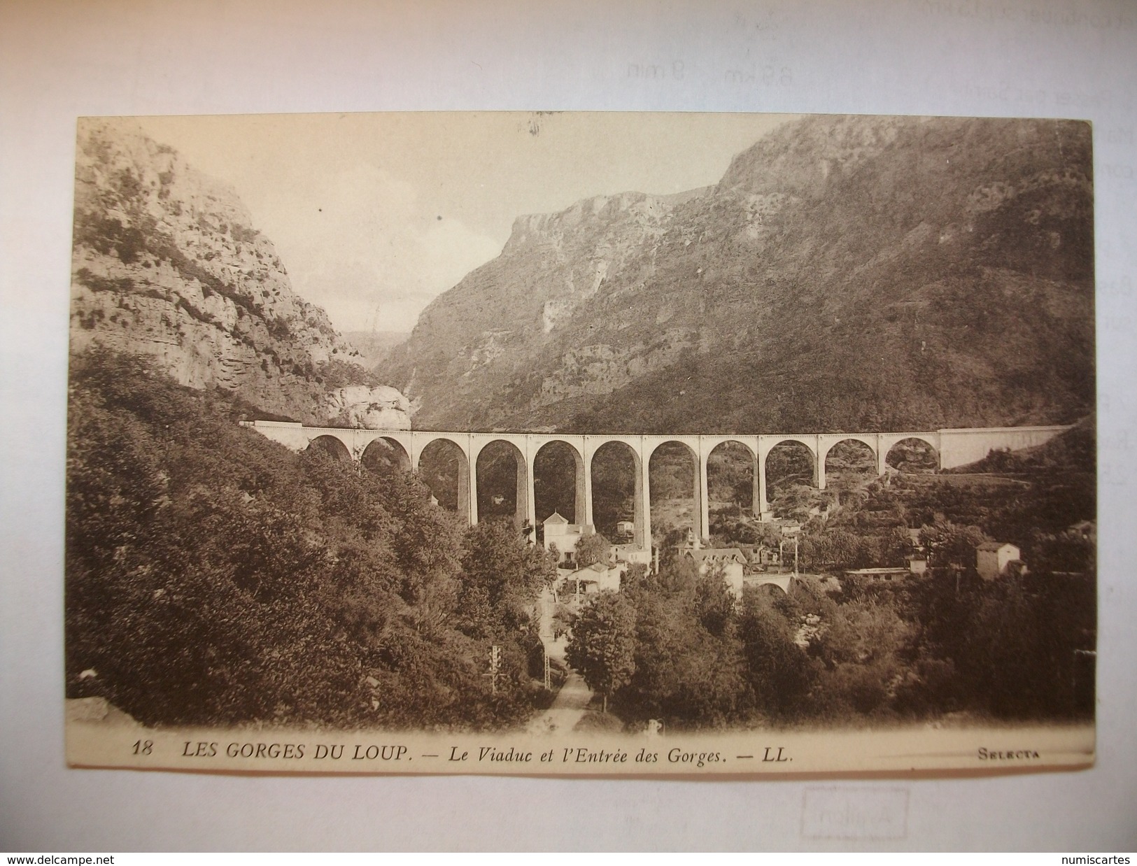 Carte Postale Les Gorges Du Loup (06) Le Viaduc Et L'Entrée Des Gorges   (Petit Format Circulée ) - Autres & Non Classés