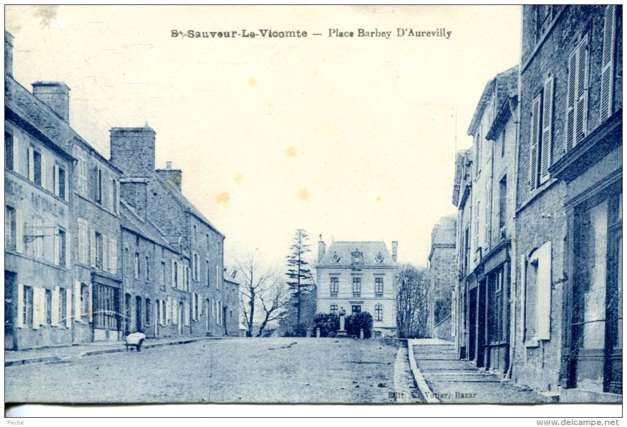 N°54054 -cpa Saint Sauveur Le Vicomte -place Barbey D'Aurevilly- - Saint Sauveur Le Vicomte