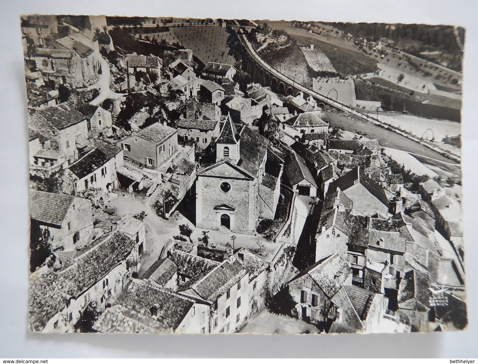 CPSM (12) - COMPEYRE - AERIENNE- LA PLACE DE L'EGLISE ET LE VIADUC - C1971 - PHOTO VERITABLE -  R3050 - Autres & Non Classés