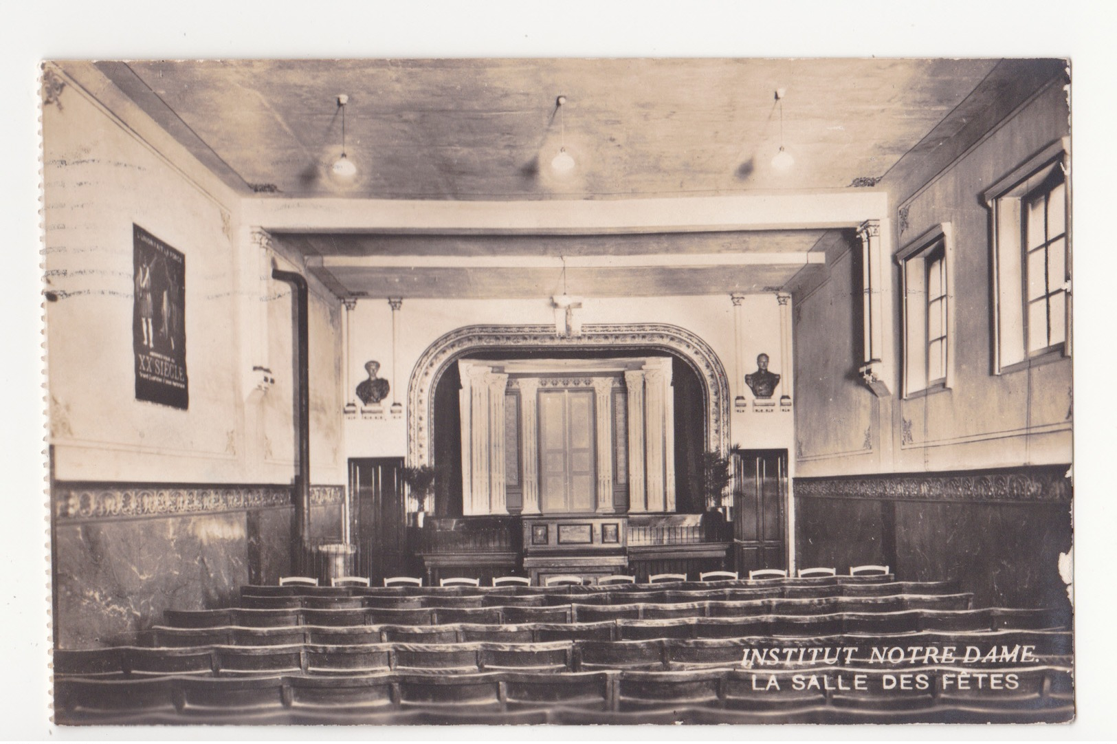 Bruxelles: Institut Notre Dame: La Salle Des Fêtes.(fotokaart) - Enseignement, Ecoles Et Universités