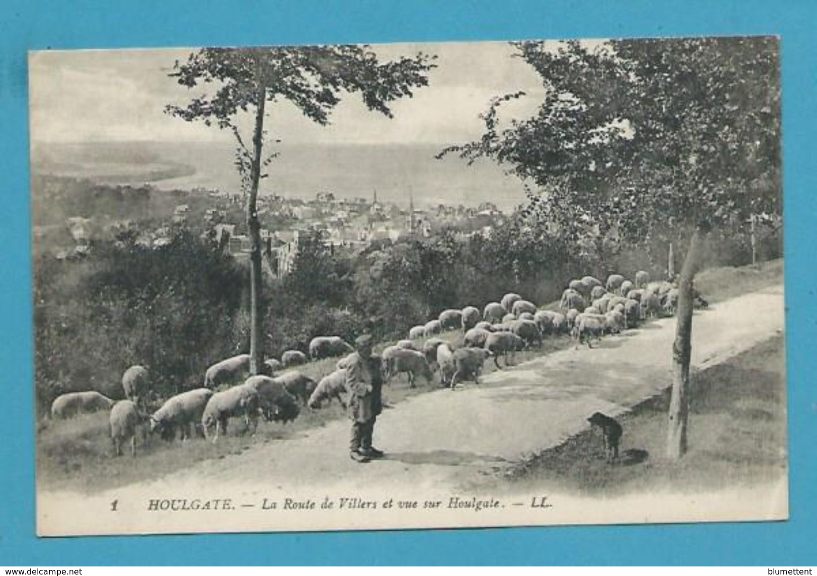 CPA 1 - Berger Et Ses Moutons Sur La Route De Villers Et Vue Sur HOULGATE 14 - Houlgate