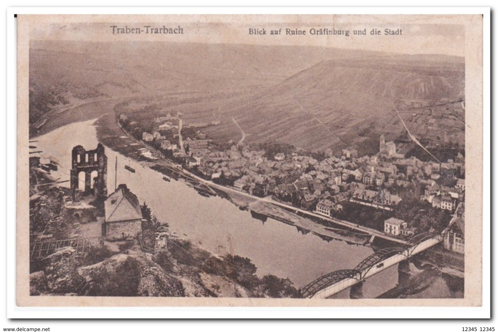 Traben-Trarbach, Blick Auf Ruïne Gräfinburg Und Die Stadt - Traben-Trarbach