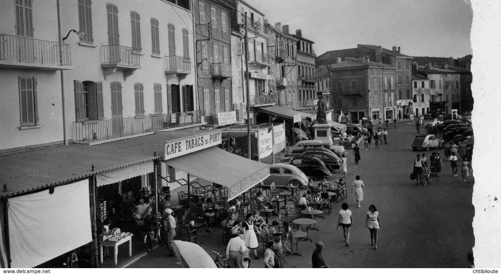 ST TROPEZ  /   83  /  VUE GENERALE   SUR LE QUAI    CPM / CPSM 9 X 14 - Saint-Tropez