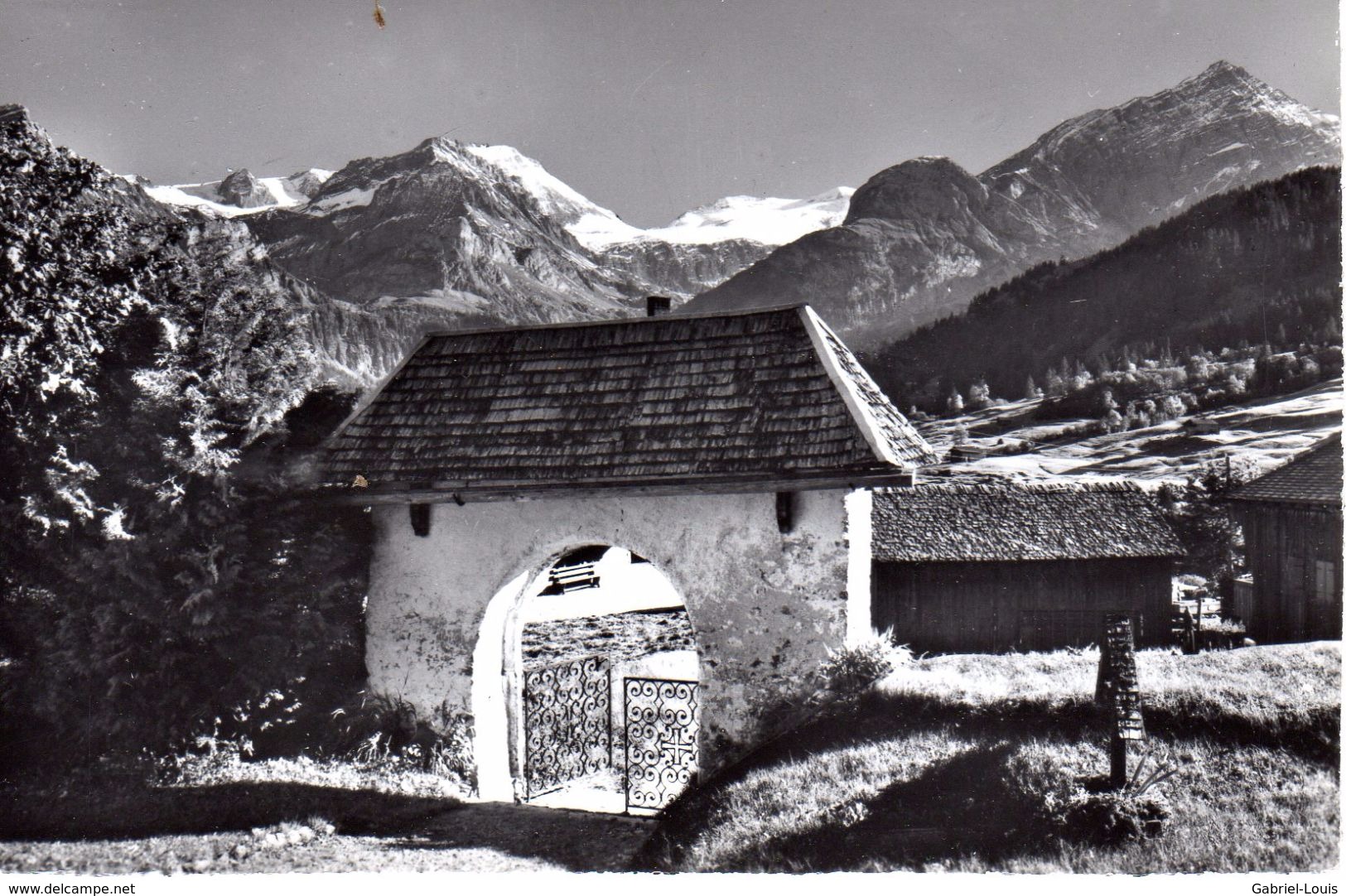 Lauenen Kirchhoftor Mit Wildhorn - Geltenhorn - Mutthorn - Spitzhorn - Lauenen