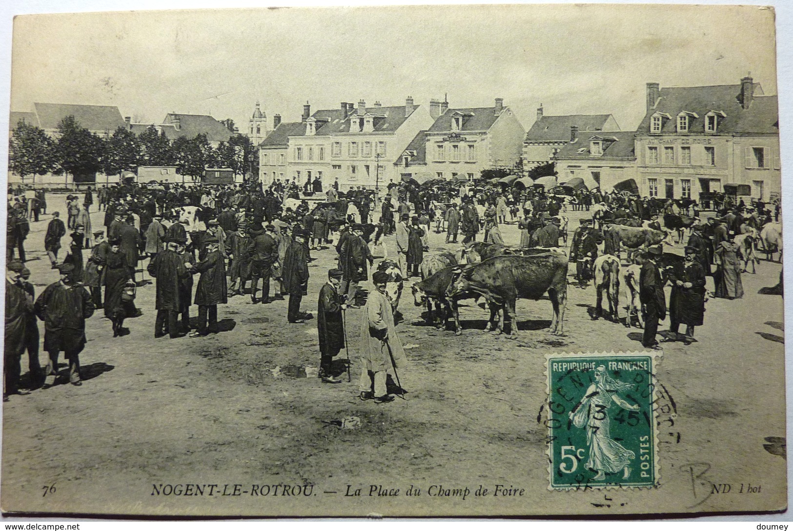 LA PLACE DU CHAMP DE FOIRE - NOGENT LE ROTROU - Nogent Le Rotrou