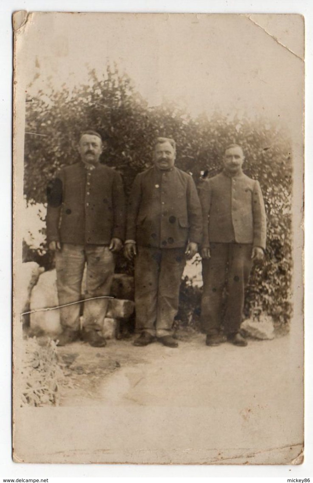 Militaria--carte-photo   --- Groupe De Soldats  --- NON Localisée - Personen