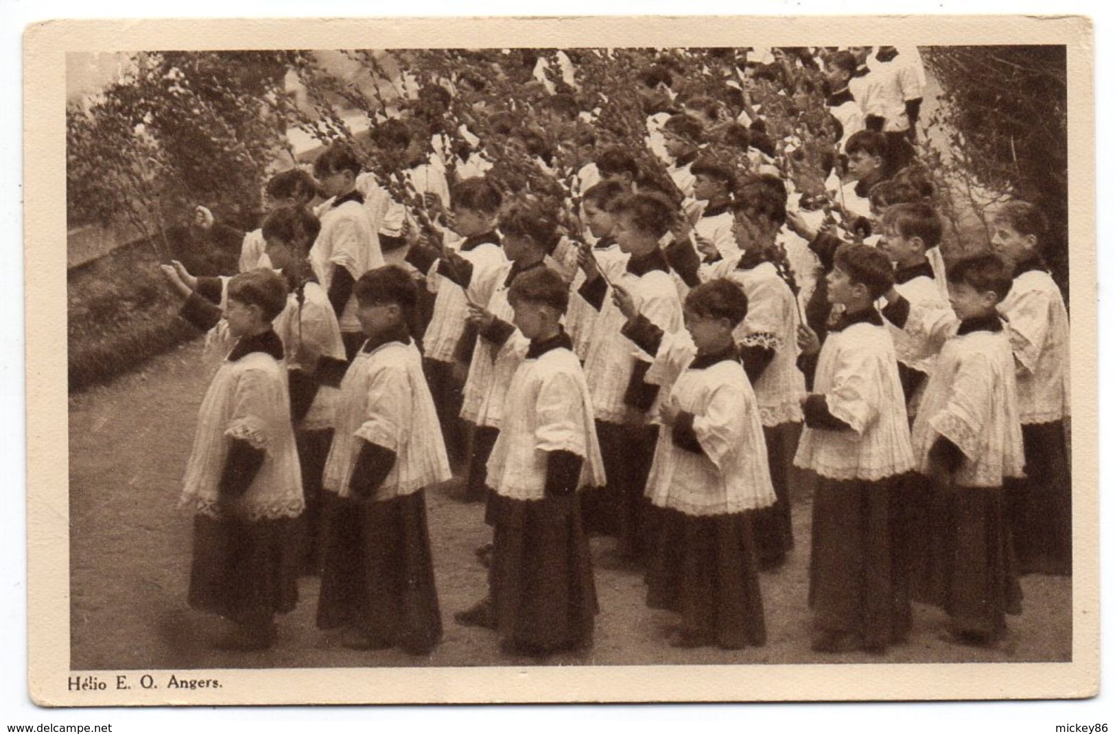 ANGERS  -- 1933 --Congrès Eucharistique Nationale- L'offande Des Genêts (très Animée) - Angers