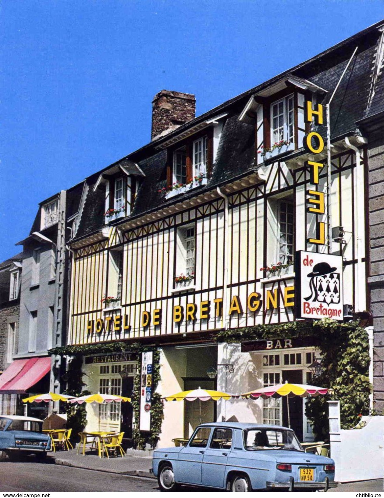 PONTORSON   /   50  /  VUE GENERALE  SUR L'HOTEL DE BRETAGNE   CPM / CPSM  10 X 15 - Pontorson