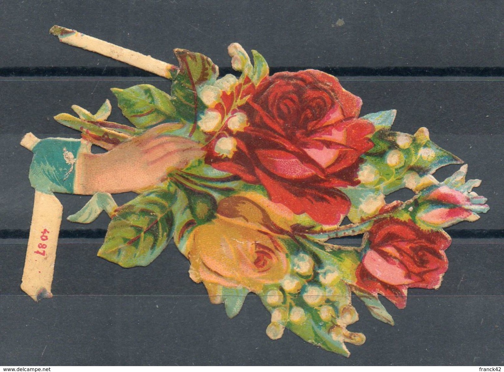Main Tenant Un Bouquet De Roses. 85mm - Fleurs