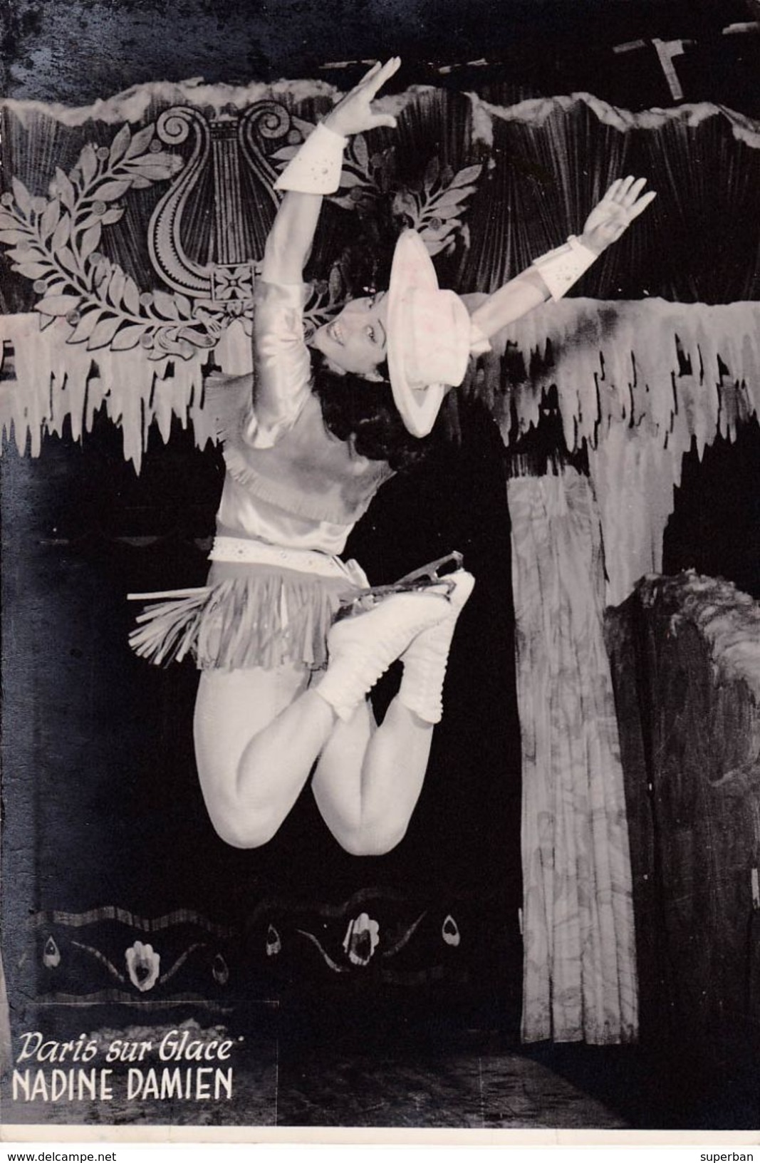 PARIS Sur GLACE / PARIS On ICE [ SHOW ? CABARET ? CIRQUE ? ] : NADINE DAMIEN - VRAIE PHOTO / REAL PHOTO ~ 1955 (w-421) - Patinage Artistique