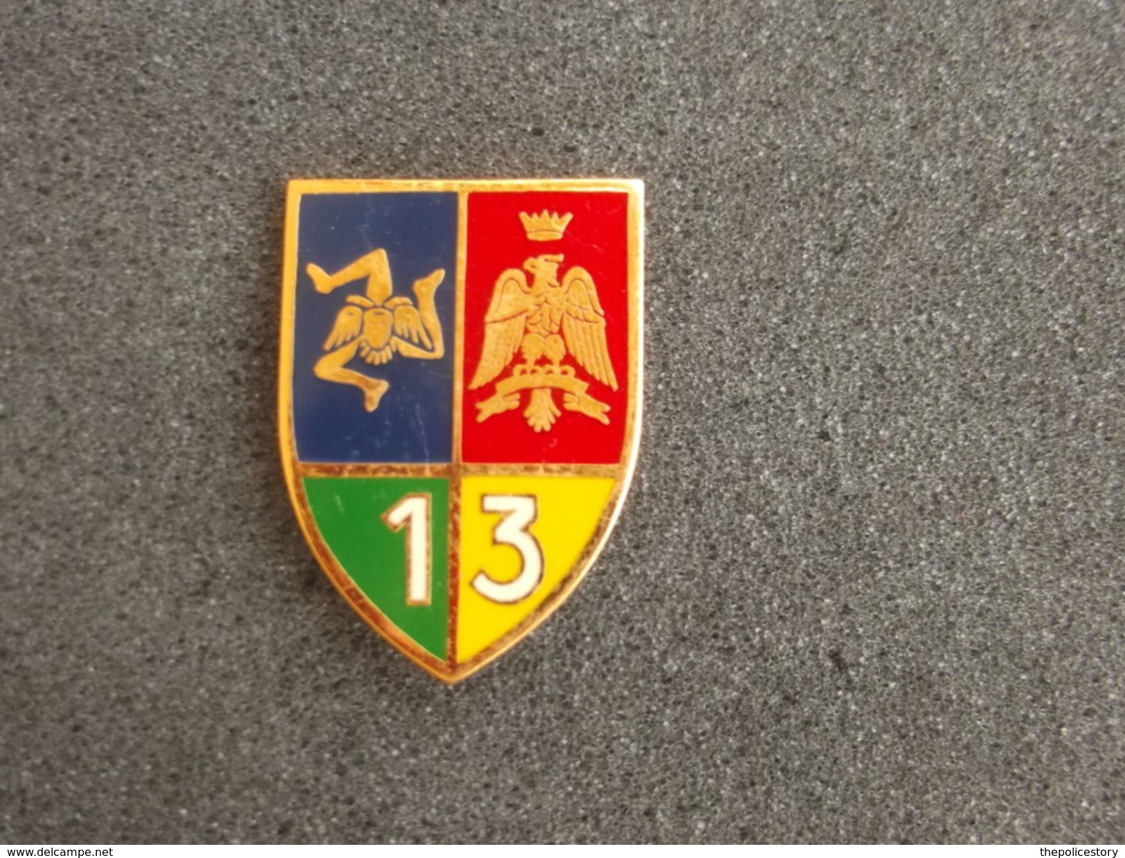 Scudetto Metallico Vintage Guardia Di Finanza 13° Legione Bomisa Prima Serie - Police & Gendarmerie