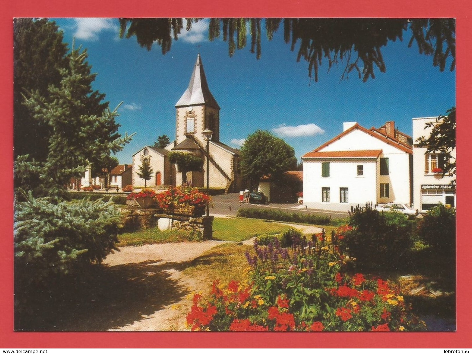 C.P.M. (63)    " SAINT GEORGES DE MONS  " Station Verte De Vacances Altitude 710m -L'église (Animée)(1)  Voir 2 Photos - Autres & Non Classés