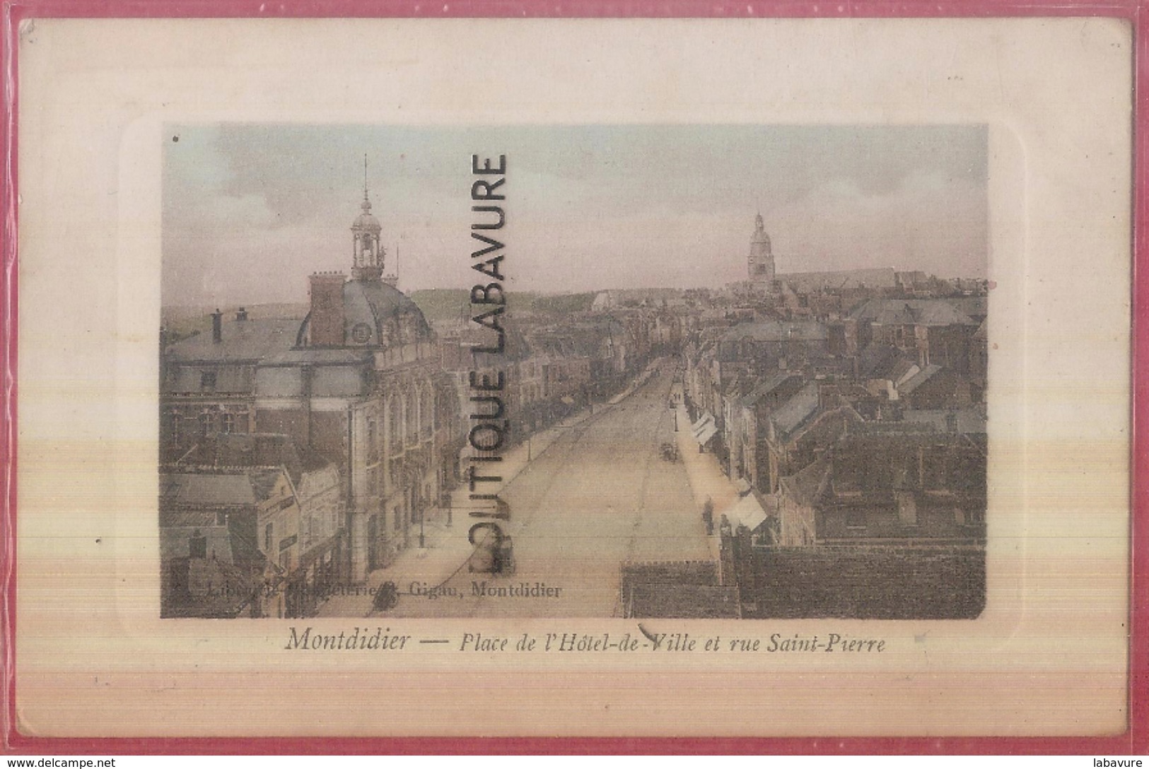 80 - MONTDIDIER--Place De L'Hotel De Ville Et Rue Saint Pierre--belle Carte Bateau Colorisée - Montdidier