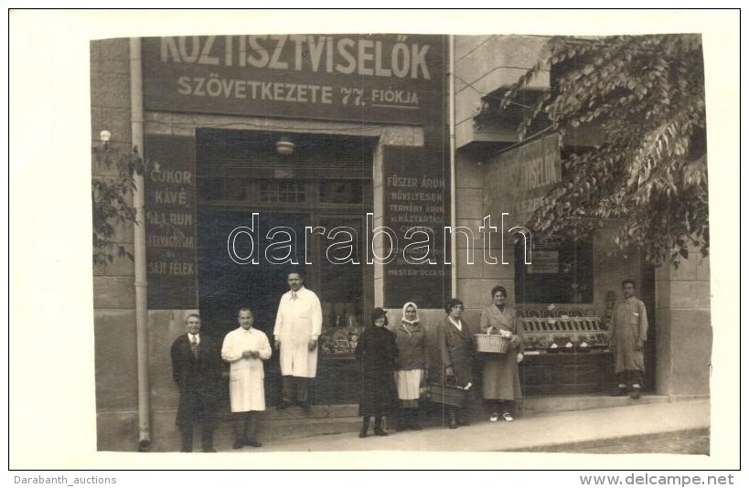 ** T1 Budapest (?), K&ouml;ztisztviselÅ‘k Sz&ouml;vetkezete 77. Fi&oacute;kja, Photo - Unclassified