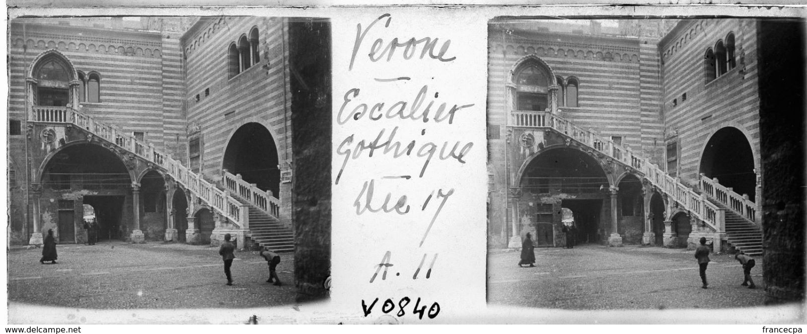 V0840 - ITALIE - VERONE - Escalier Gothique - Plaques De Verre