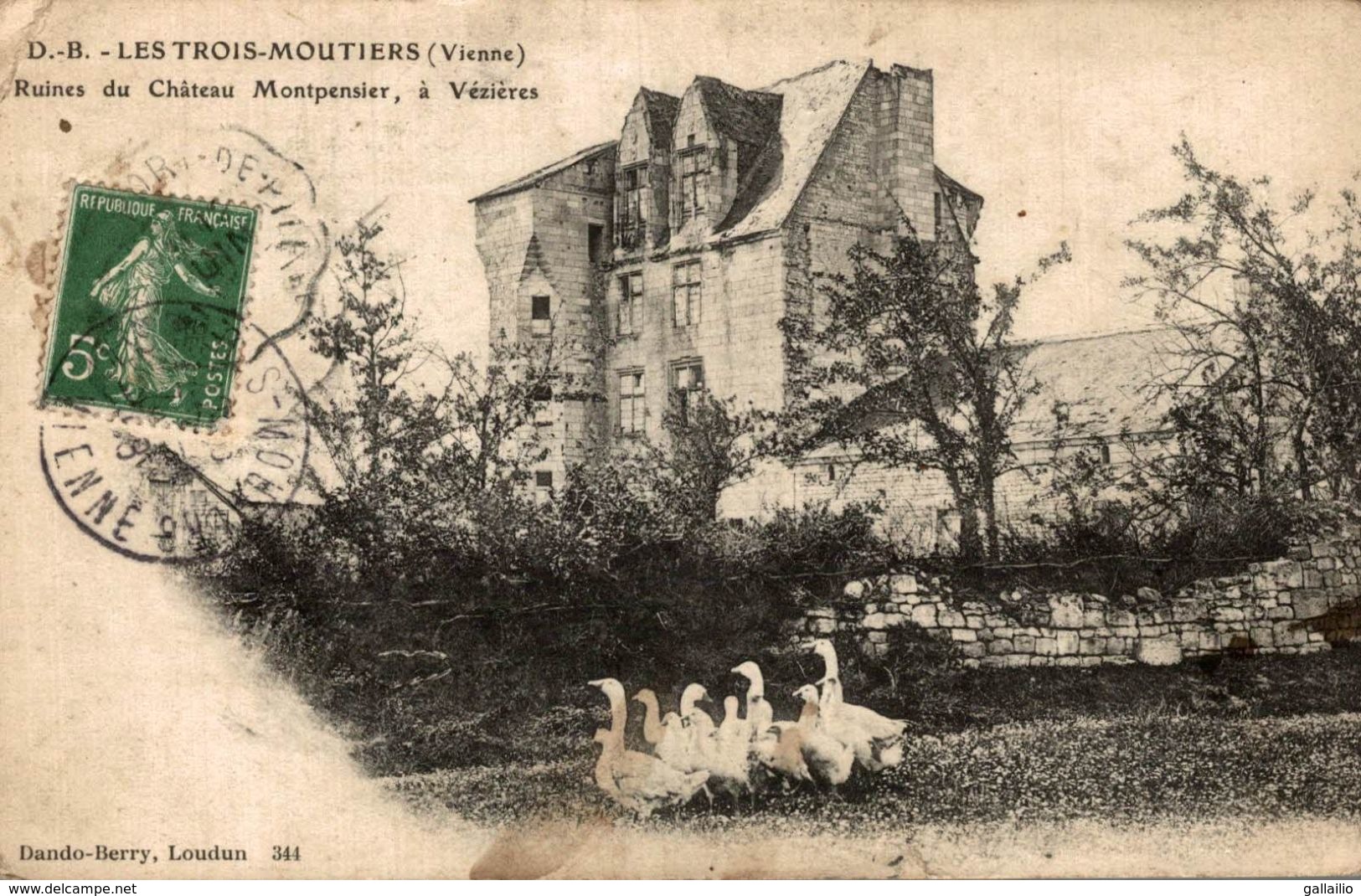 LES TROIS MOUTIERS RUINES DU CHATEAU MONTPENSIER A VEZIERES - Les Trois Moutiers